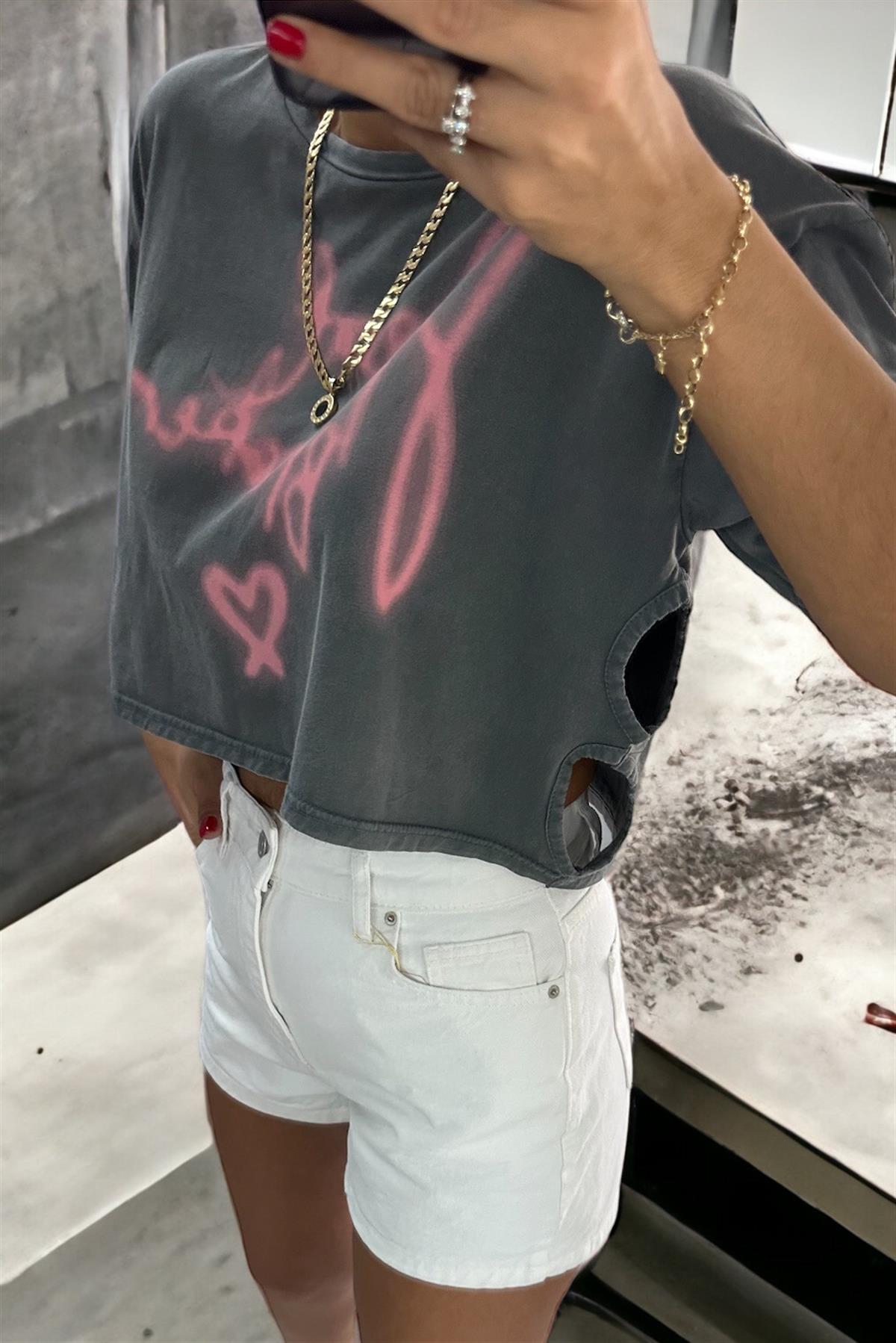 Heart Breaker Pencere Detaylı TshirtTSHİRT