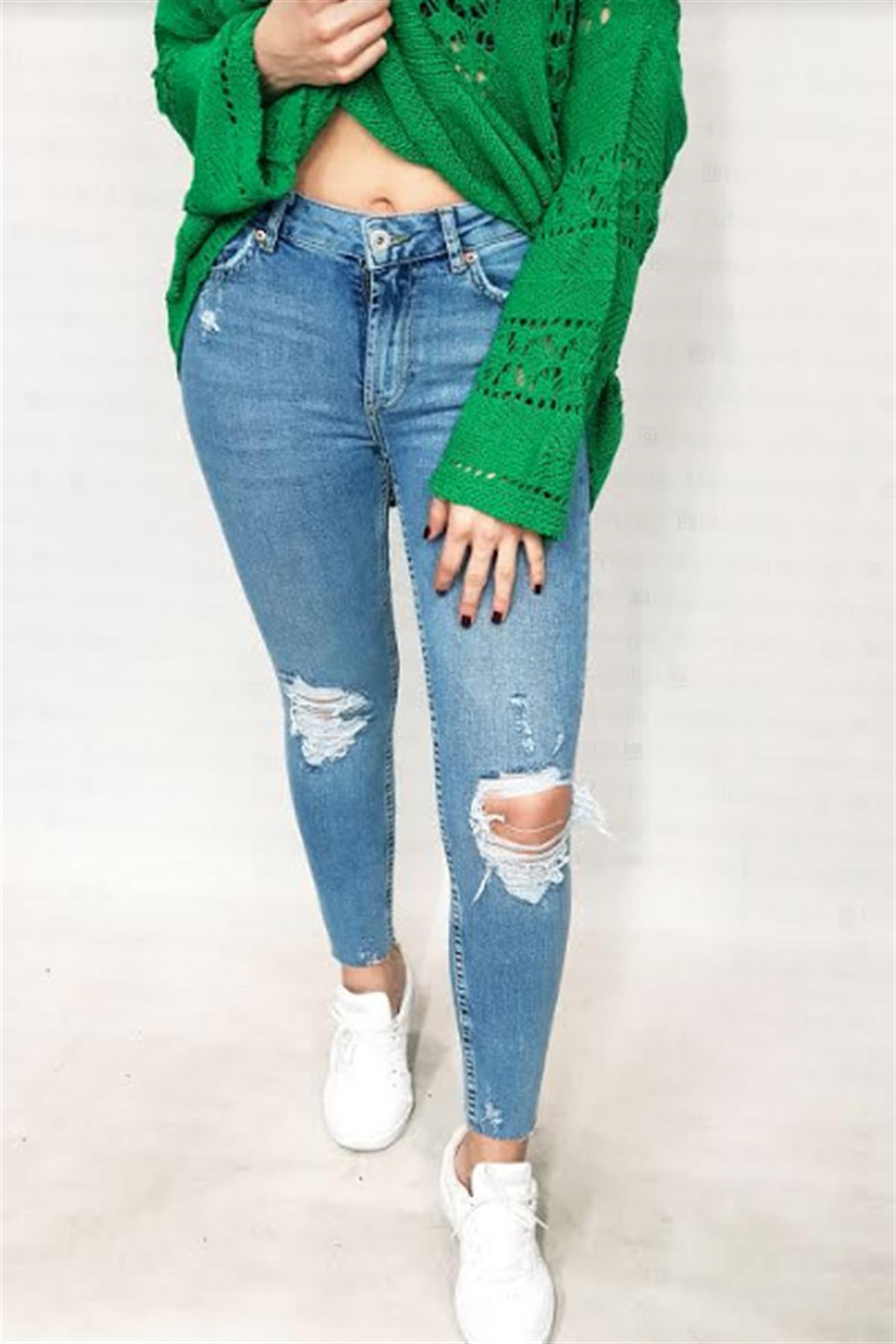 İki Dizi Yırtıklı Skinny Jean