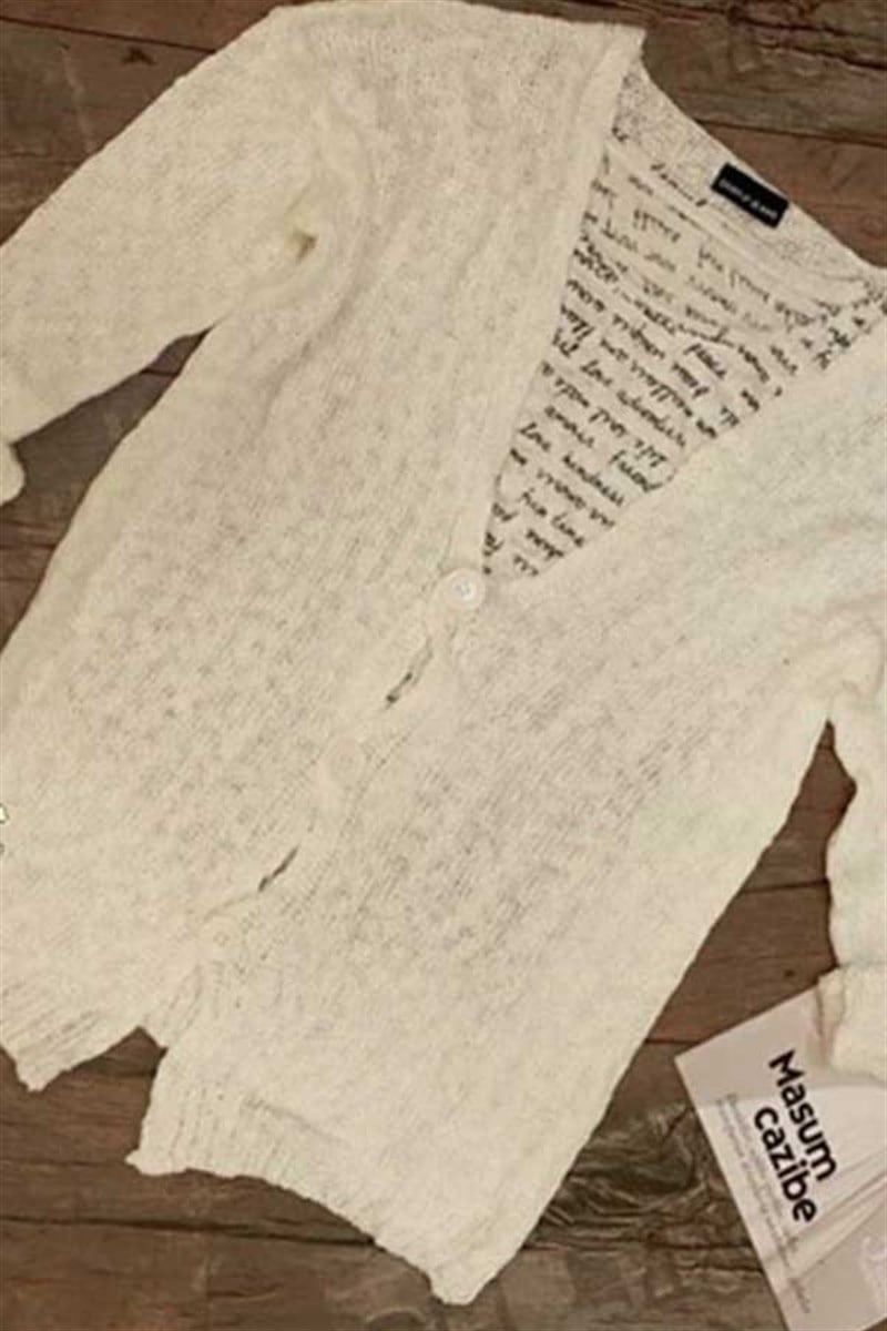 İnce Örgü Düğmeli Hırka