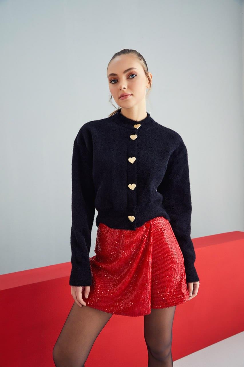 Kalp Düğmeli Siyah Yumoş HırkaHIRKA