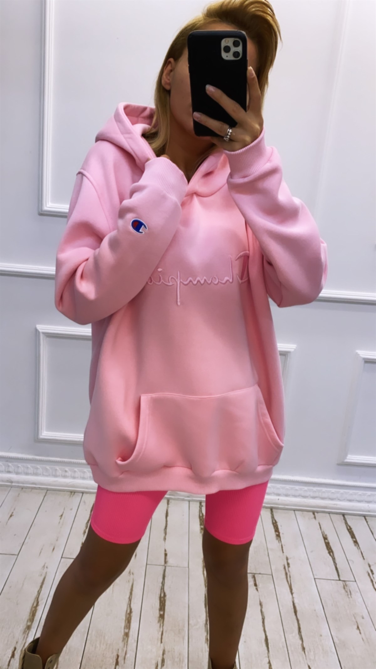 Kapüşonlu Pembe Logolu SweatSWEATSHİRT