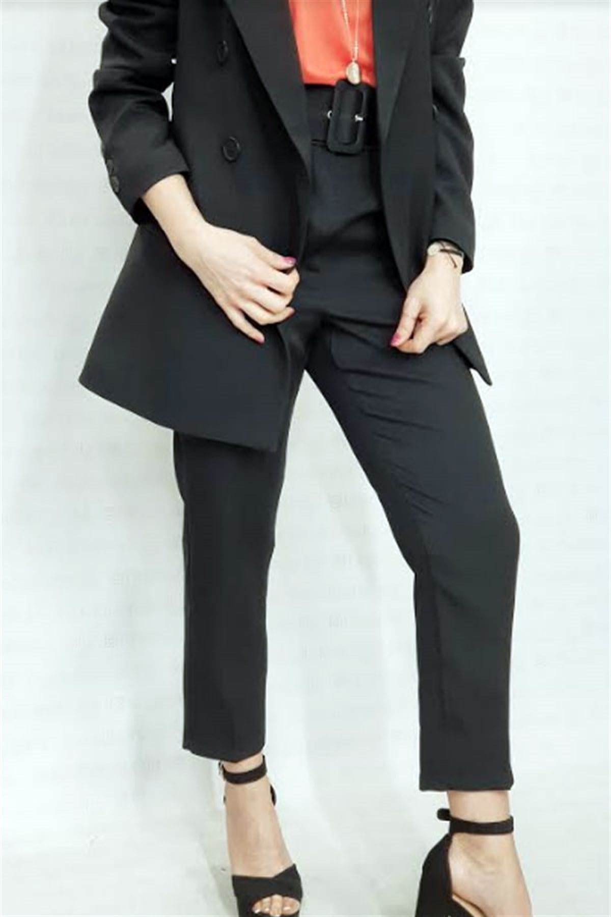 Kemerli Havuç Kesim Pantalon
