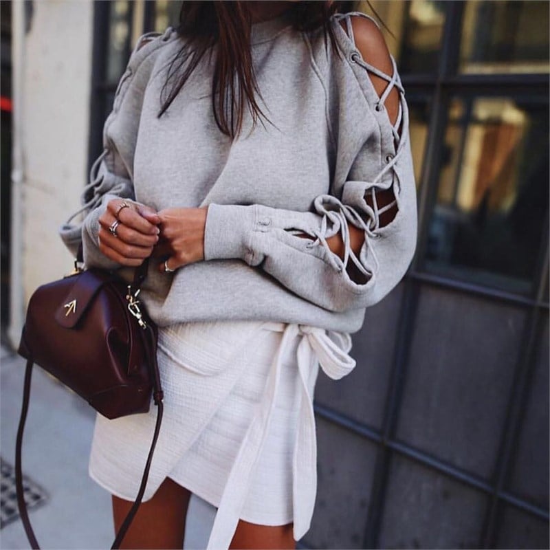 Kolları Bağcık Detaylı Sweatshirt