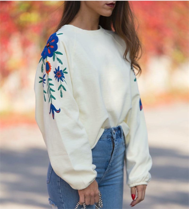 Kolları Nakışlı Sweat