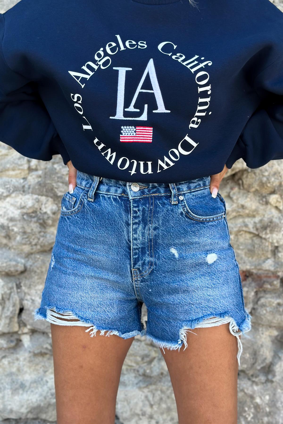 Koyu Mavi Lazer Kesikli Denim ŞortŞORTLAR