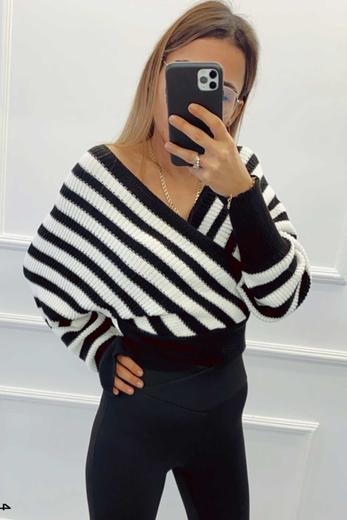 Kruvaze Yaka Çizgili Triko Crop
