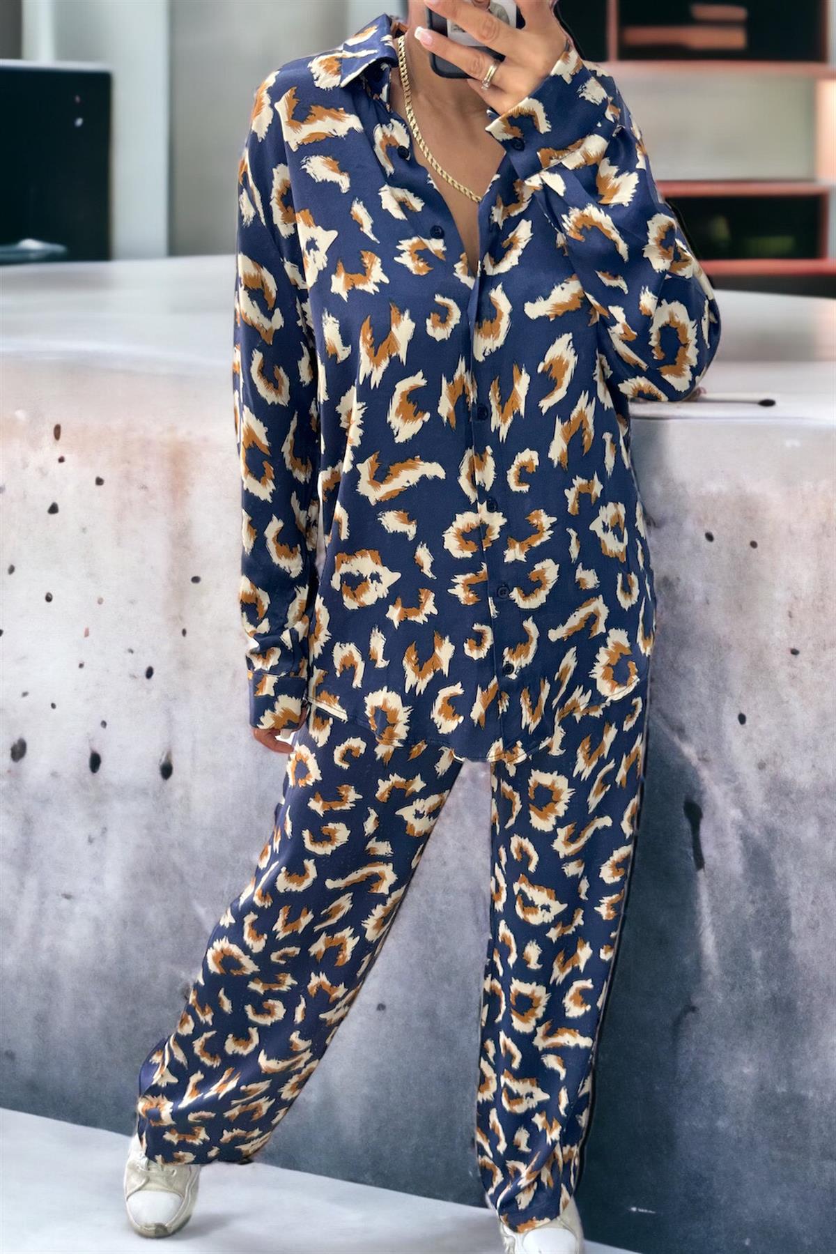 Lacivert Desenli Saten GömlekGÖMLEK