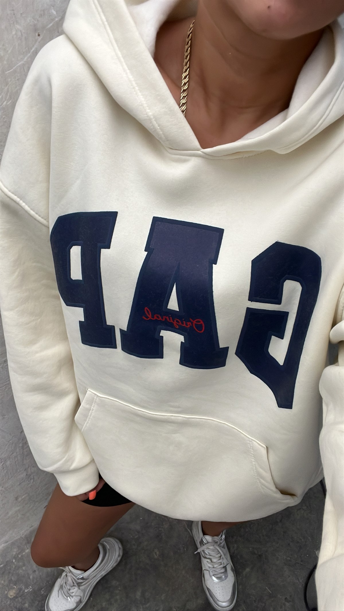 Logolu Bej SweatshirtSWEATSHİRT