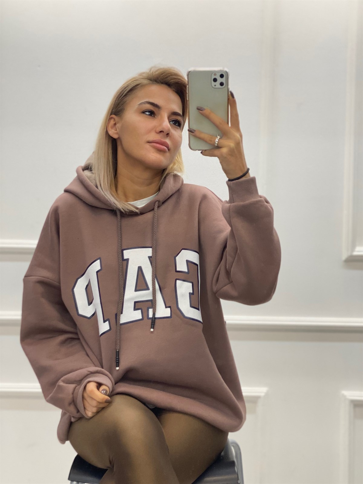 Logolu Kahverengi Kapüşonlu SwaetshirtSWEATSHİRT