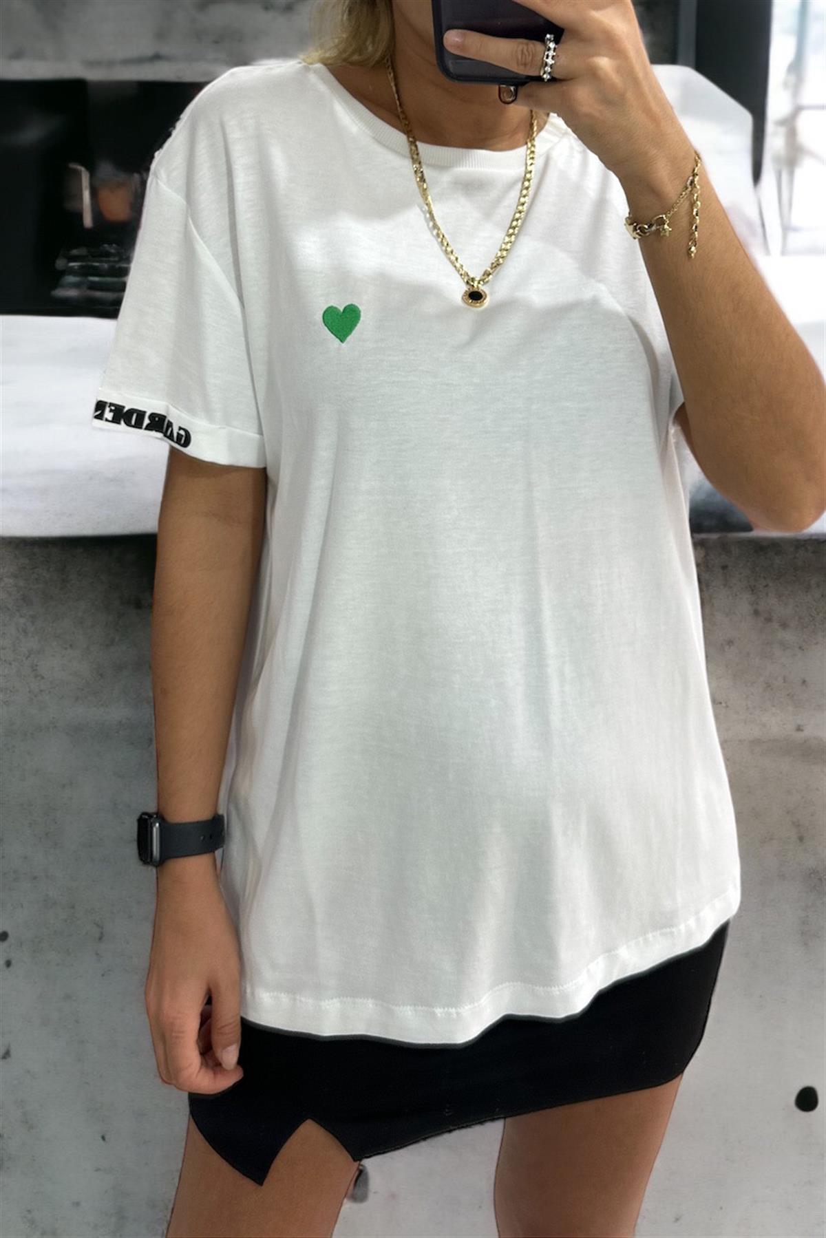 Minik Kalpli Sırtı Baskılı Beyaz TshirtTSHİRT