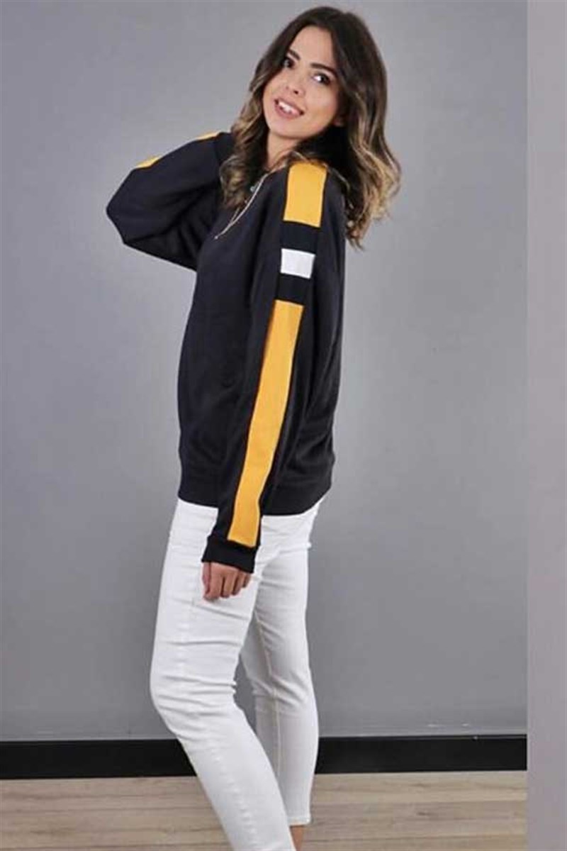 Omuzdan Kola Şerit Detaylı Sweatshirt