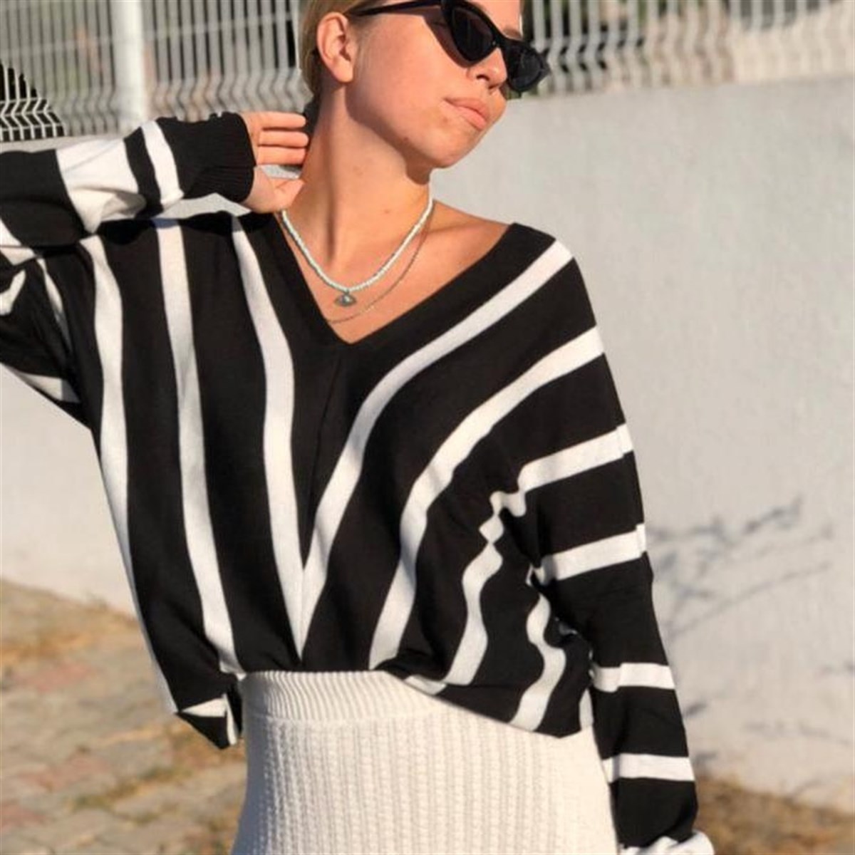 Ön Arka V Çizgili Triko