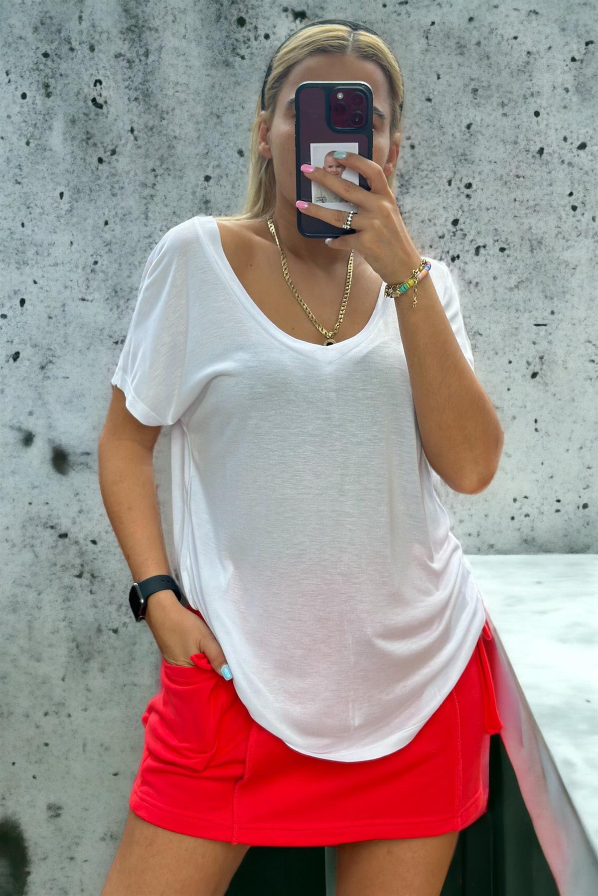 Önü Arkası V Beyaz Basic TshirtTSHİRT