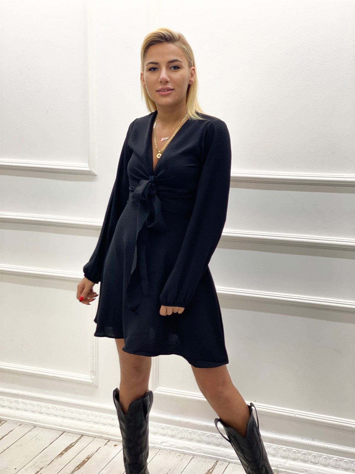 Önü Düğüm Detaylı Mini Krep ElbiseELBİSE