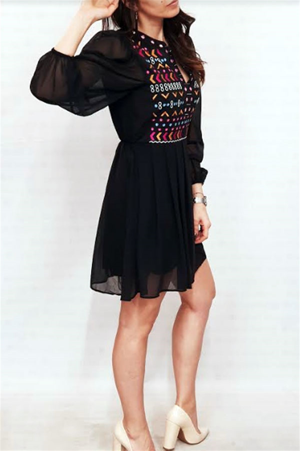 Önü Nakışlı Kolları Şifon Elbise