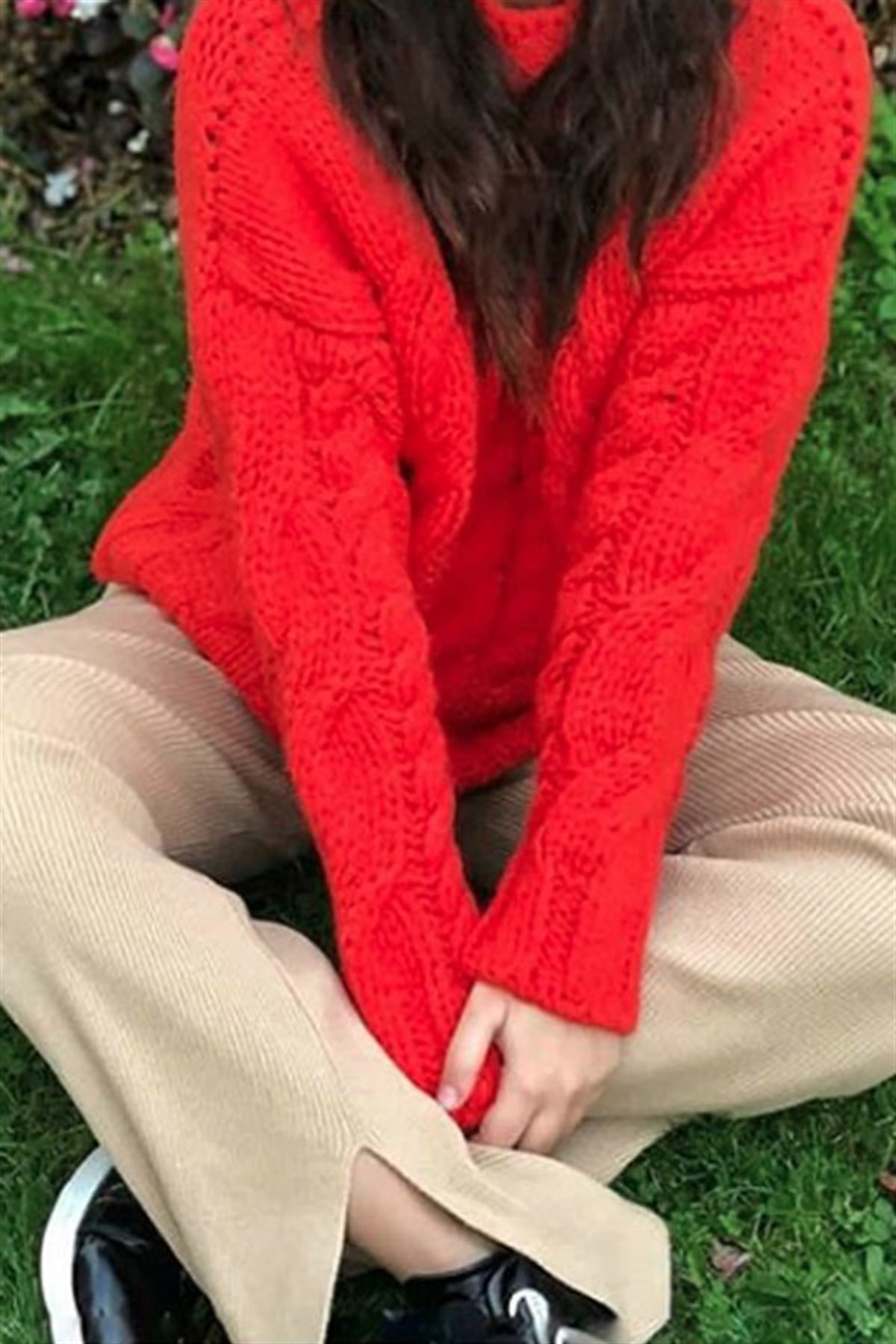 Paçası Yırtmaçlı Triko Pantalon