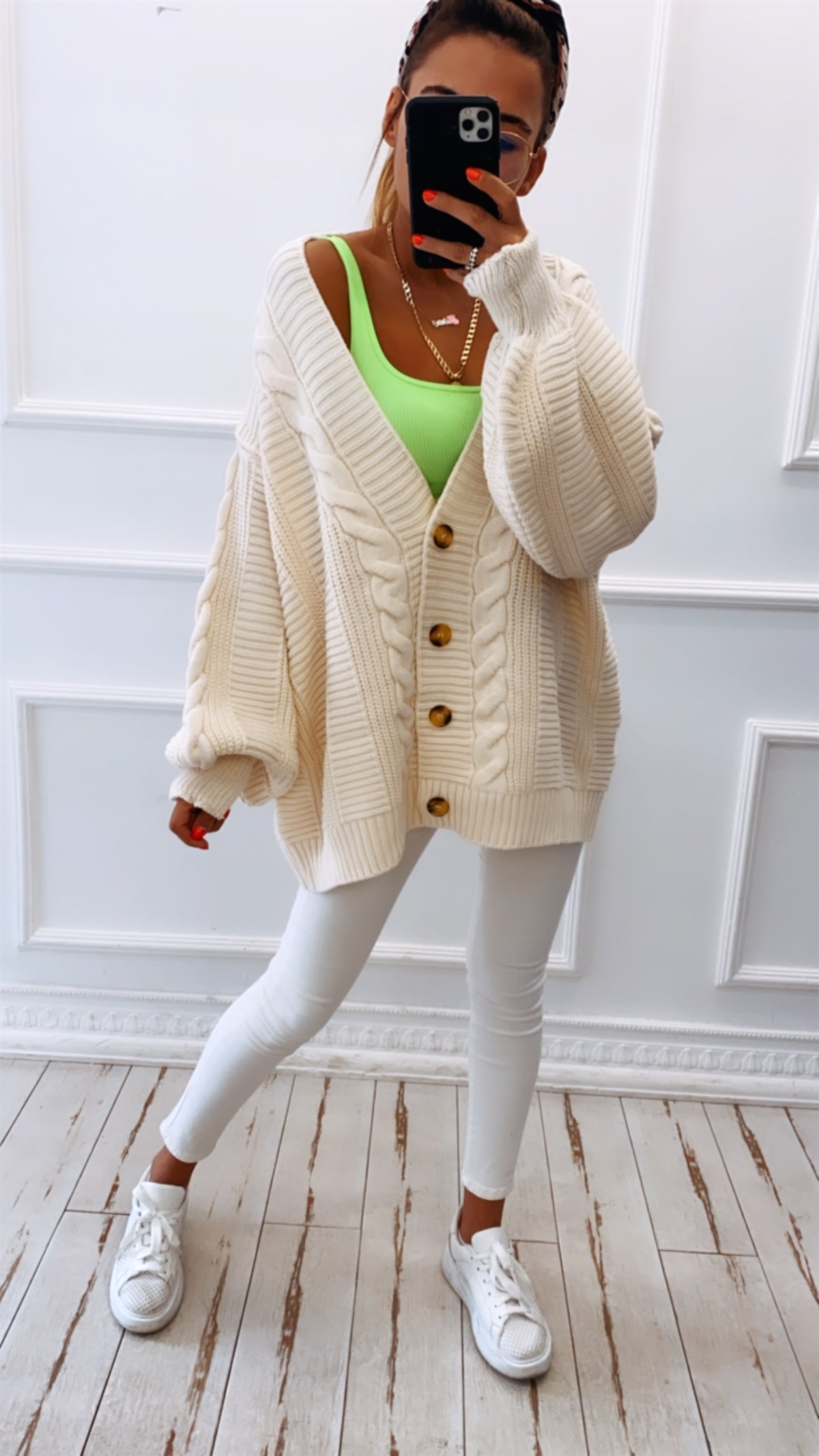 Saç Örgü Kemik Düğmeli Hırka