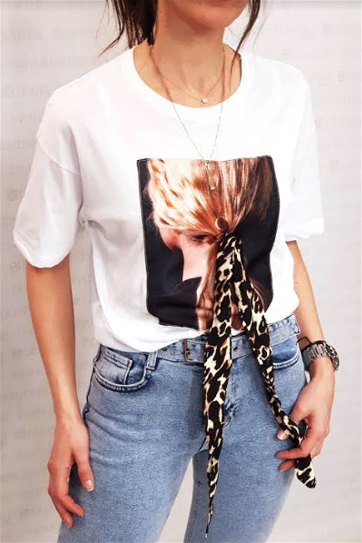 Saçı Fularlı Kız Tshirt