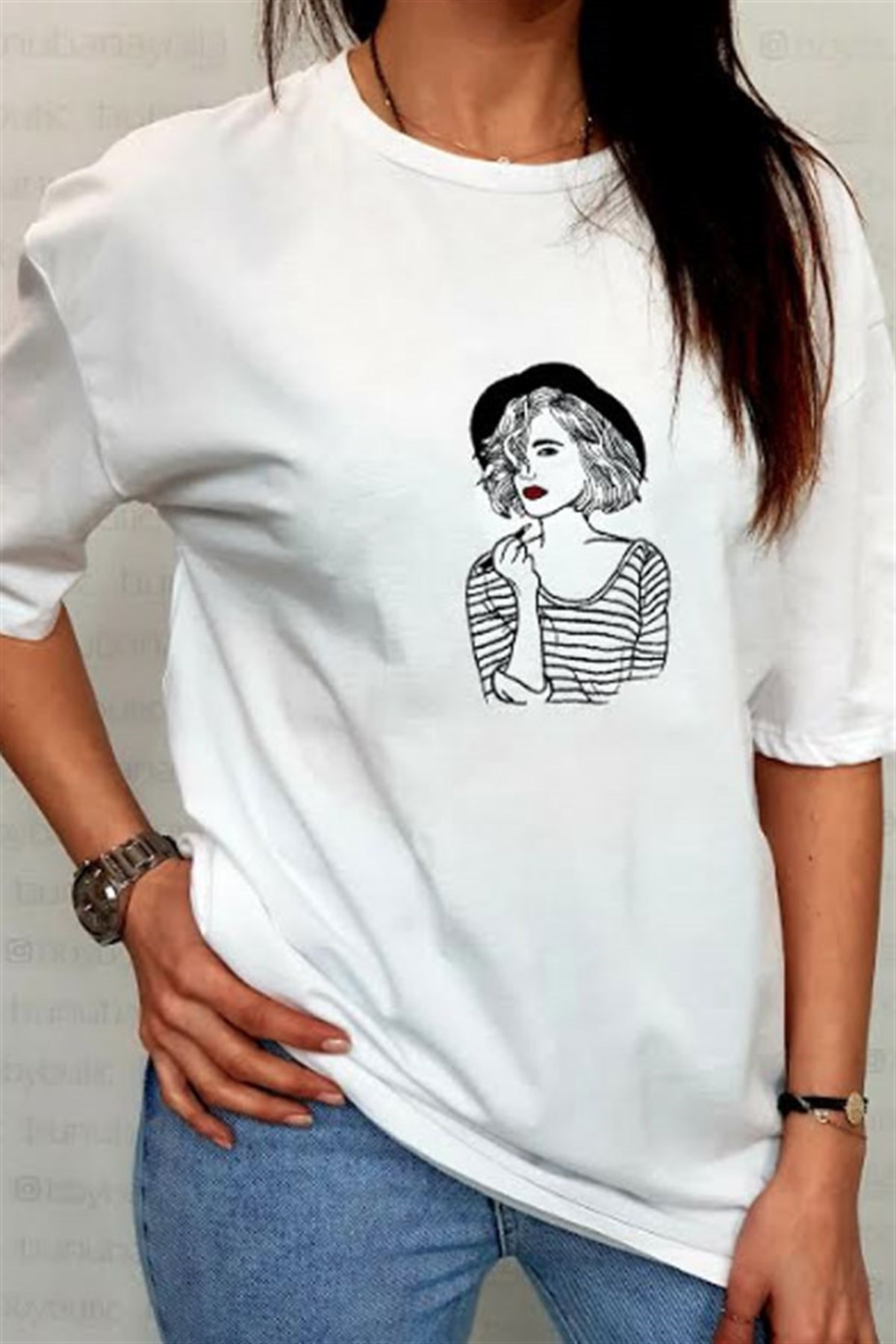 Şapkalı Kız Nakışlı Tshirt