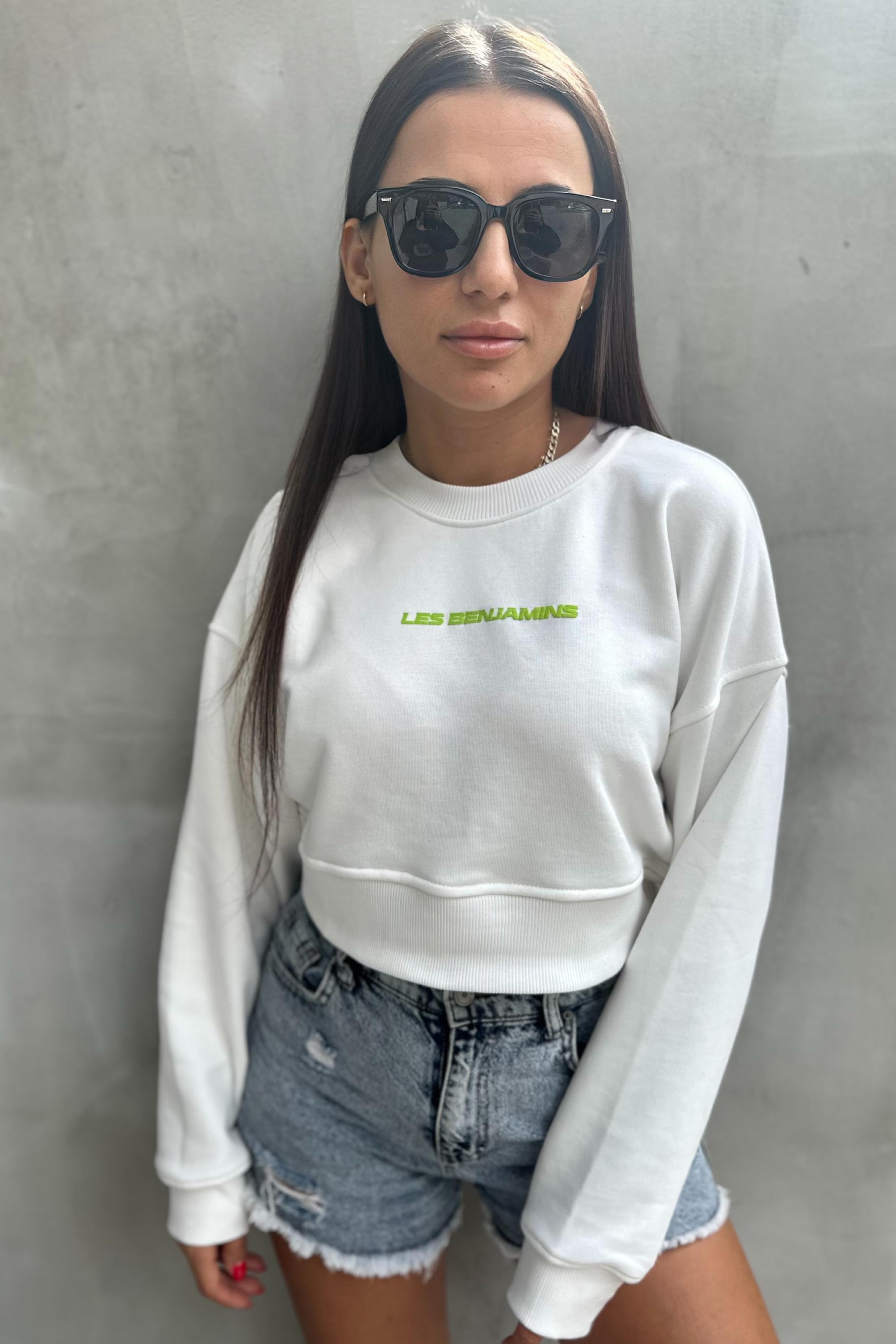 Sırtı Baskılı Crop Beyaz SweatshirtSWEATSHİRT