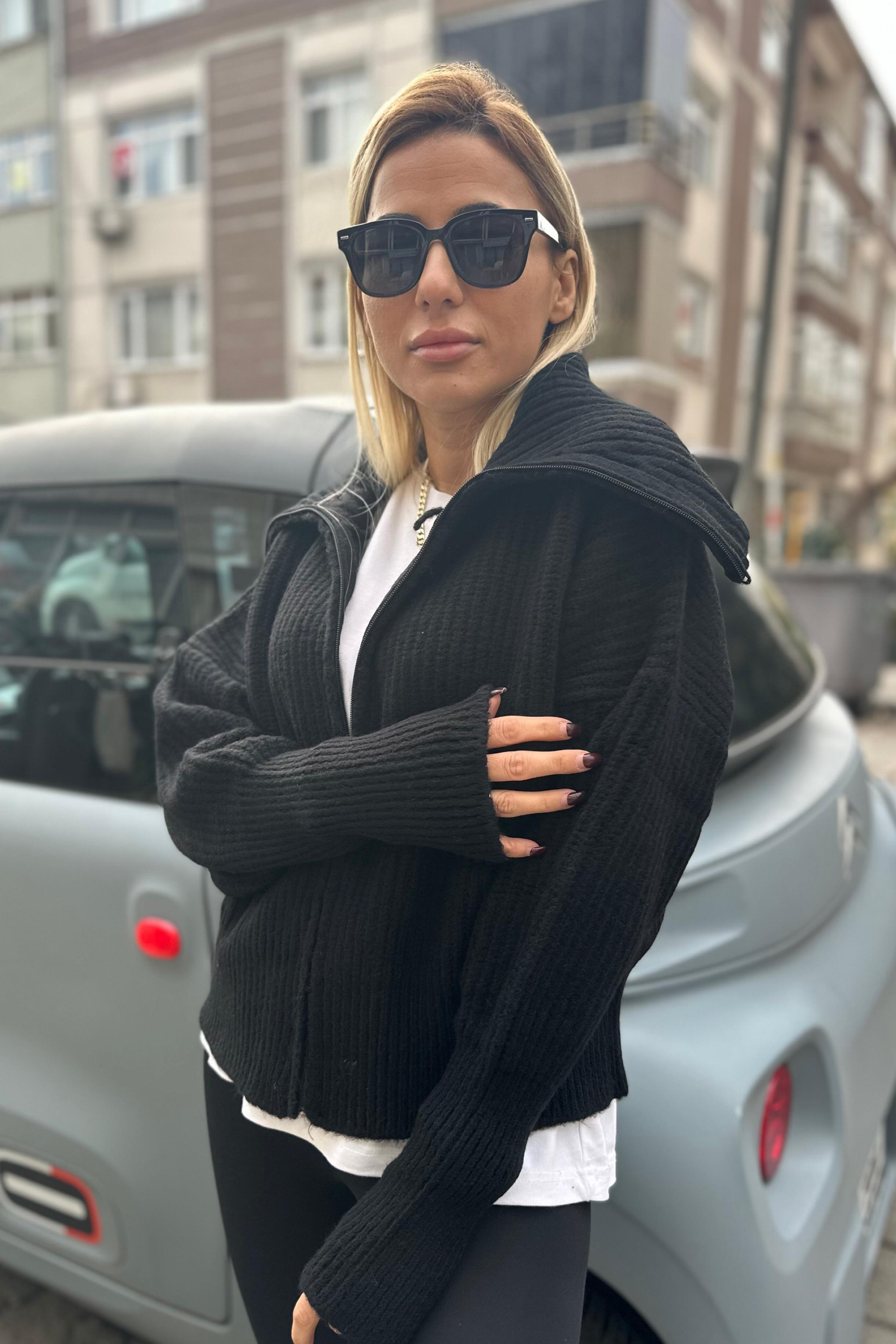 Siyah Fermuarlı Degaje Yaka Triko HırkaHIRKA