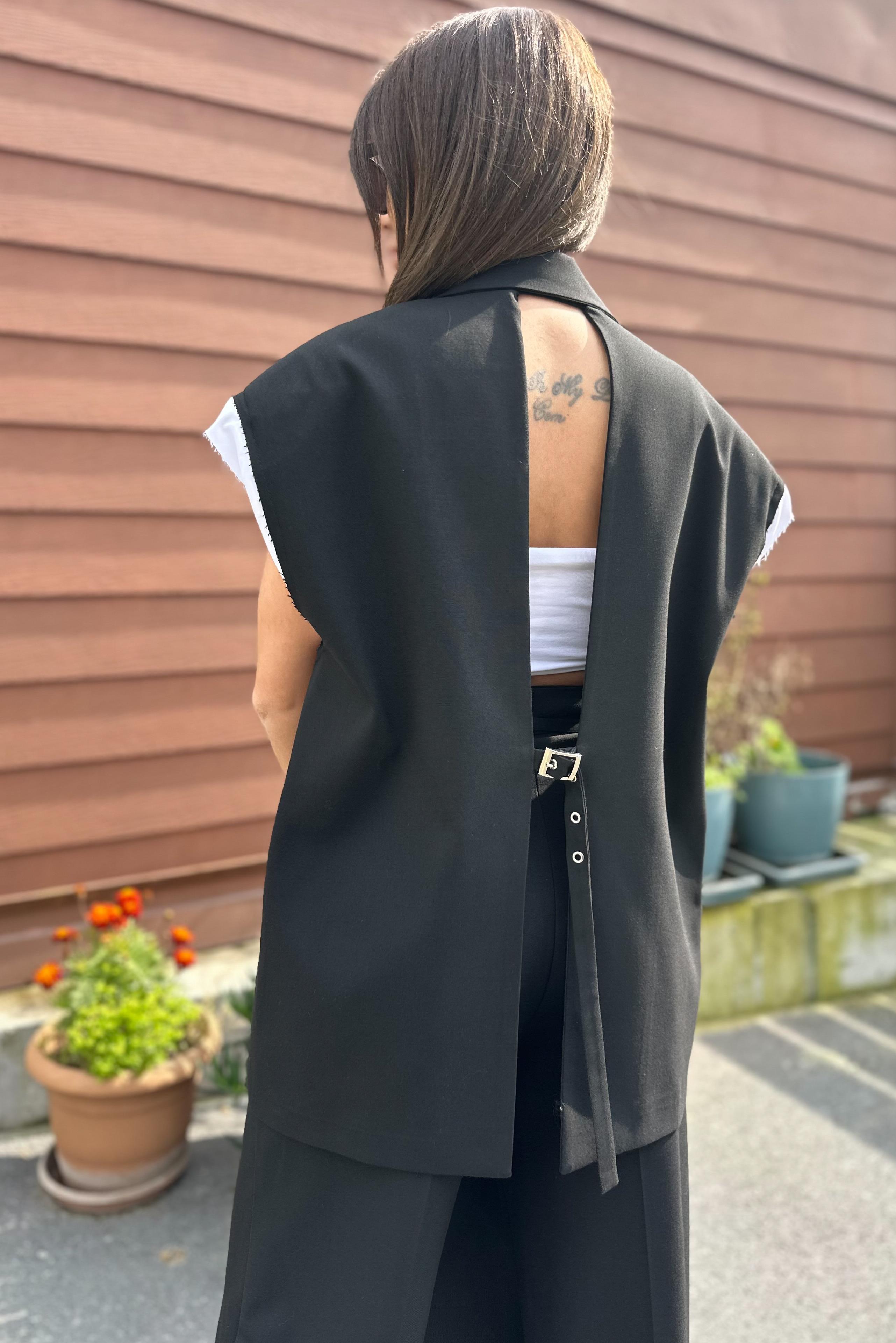 Siyah Oversize Sırt Detaylı YelekMONT/CEKET