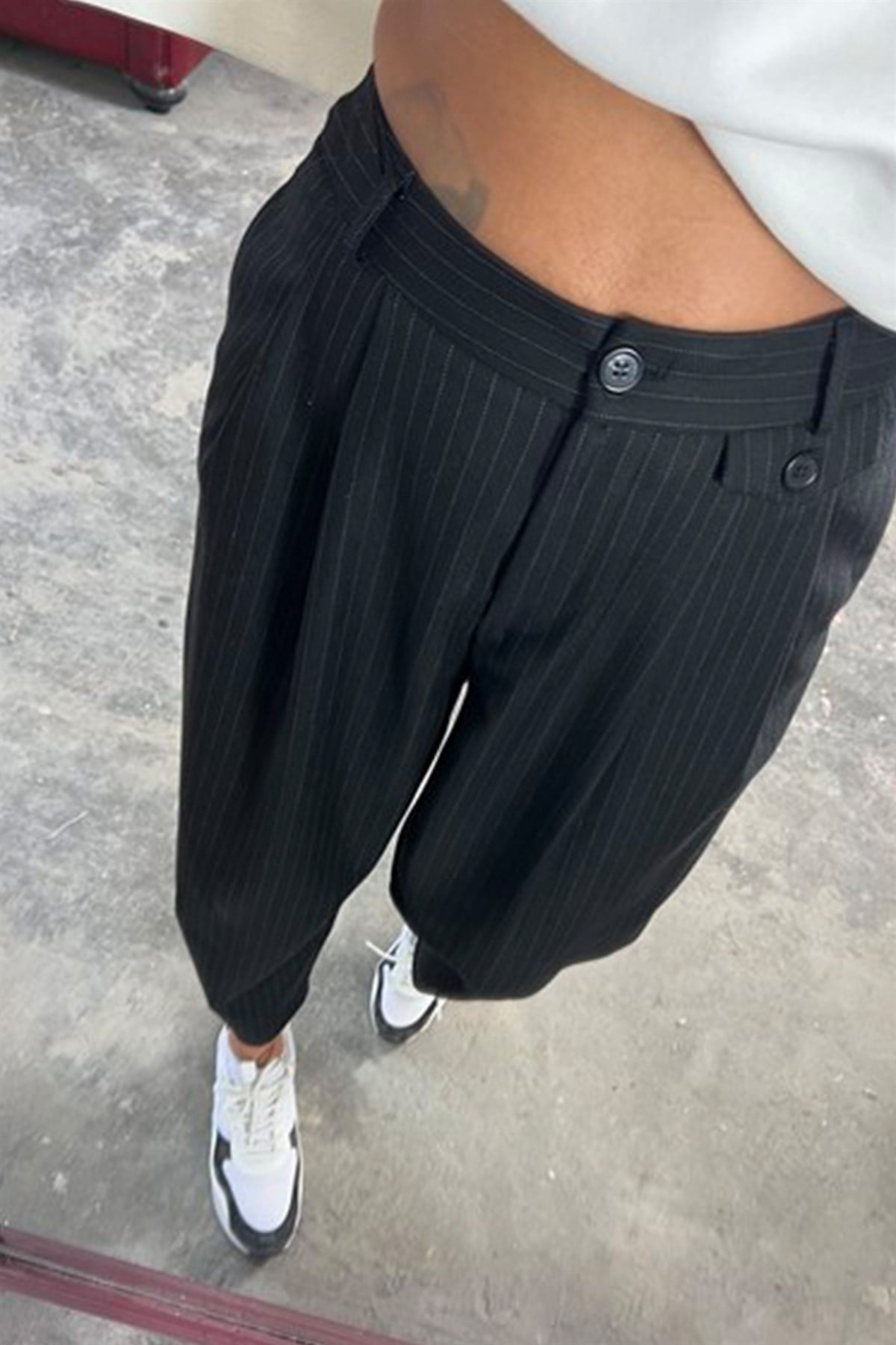 Siyah Paça Düğmeli Pantolon PANTOLON