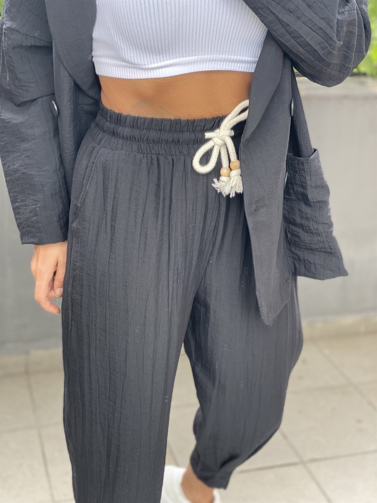 Siyah Paça Pensli Beli Lastikli PantolonPANTOLON