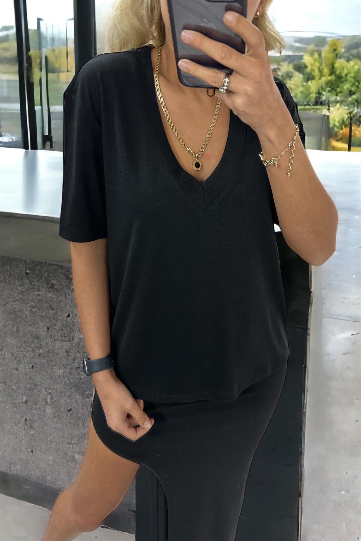 Siyah V Yaka Orijinal Marka Basic TshirtTSHİRT