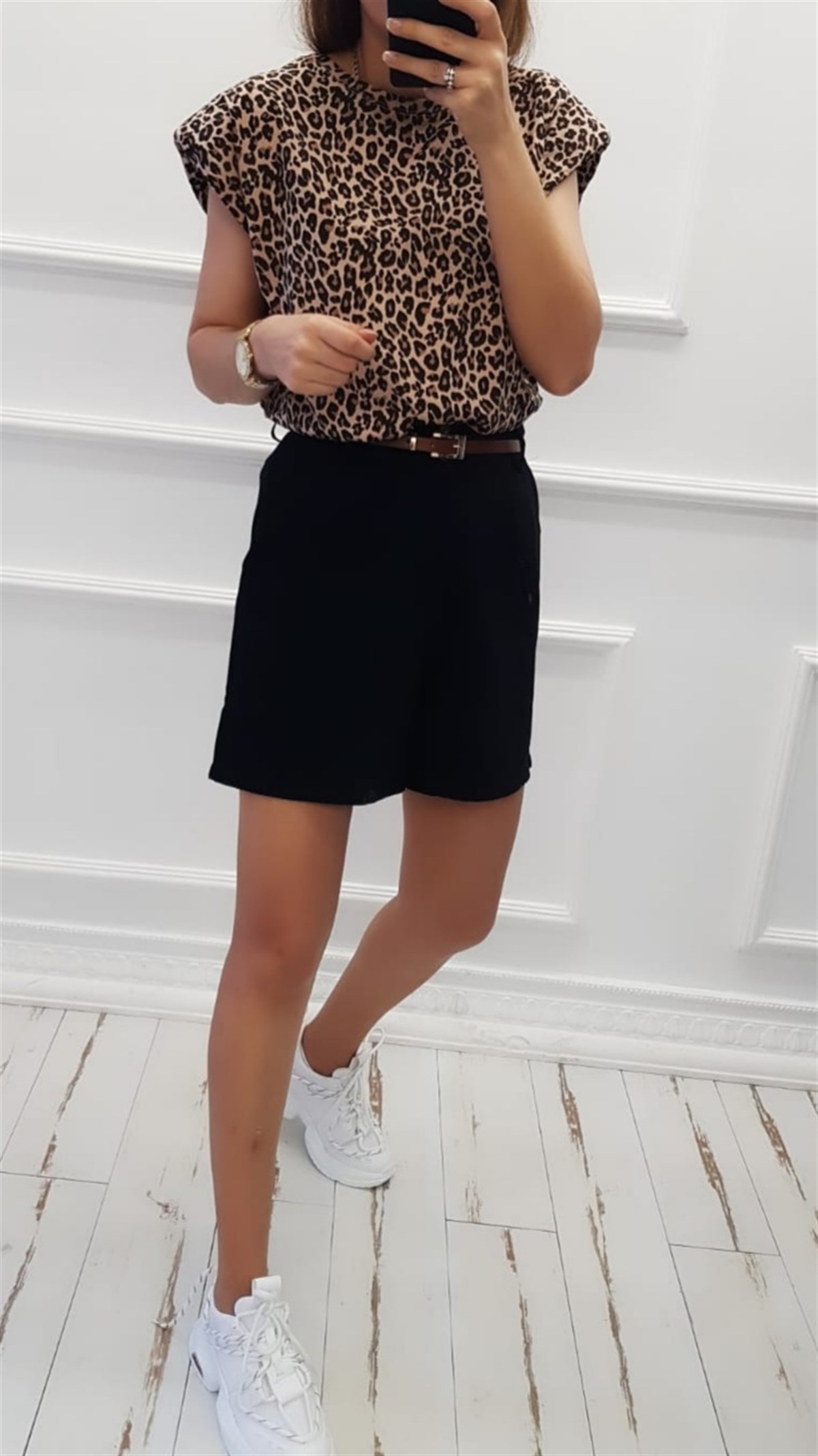 Tansel Kumaş Kemerli Şort