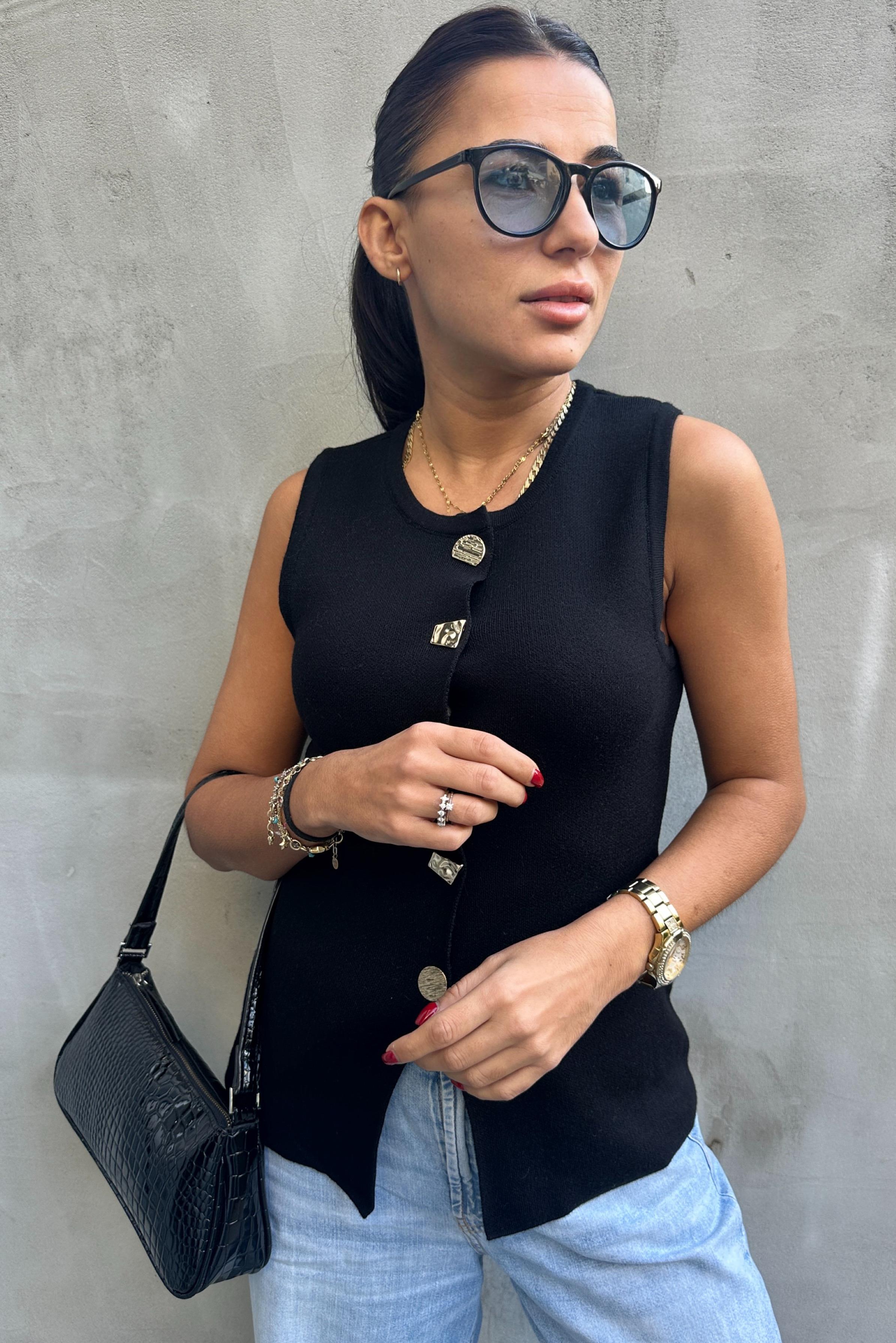 Üçgen Düğmeli Siyah Triko YelekYELEK