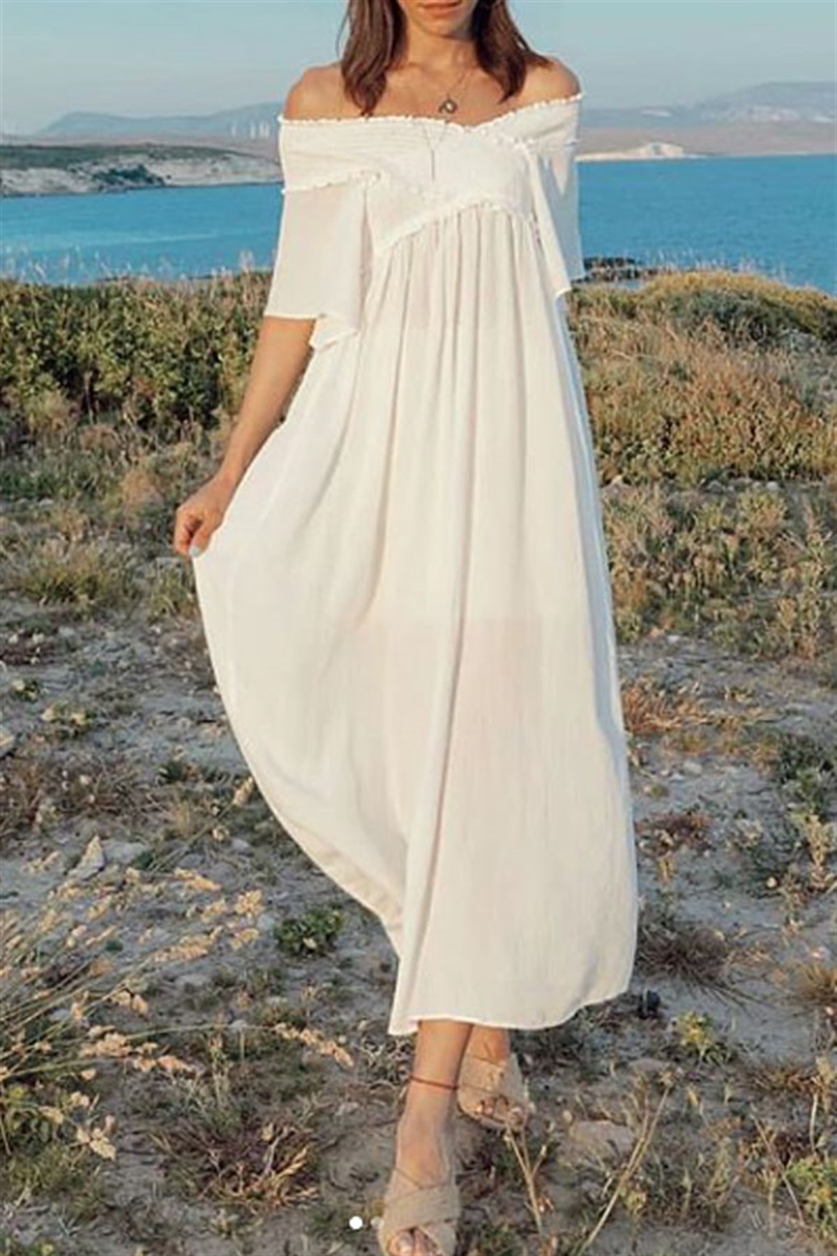 Yakası Çapraz Gipeli Beyaz Tiril Elbise
