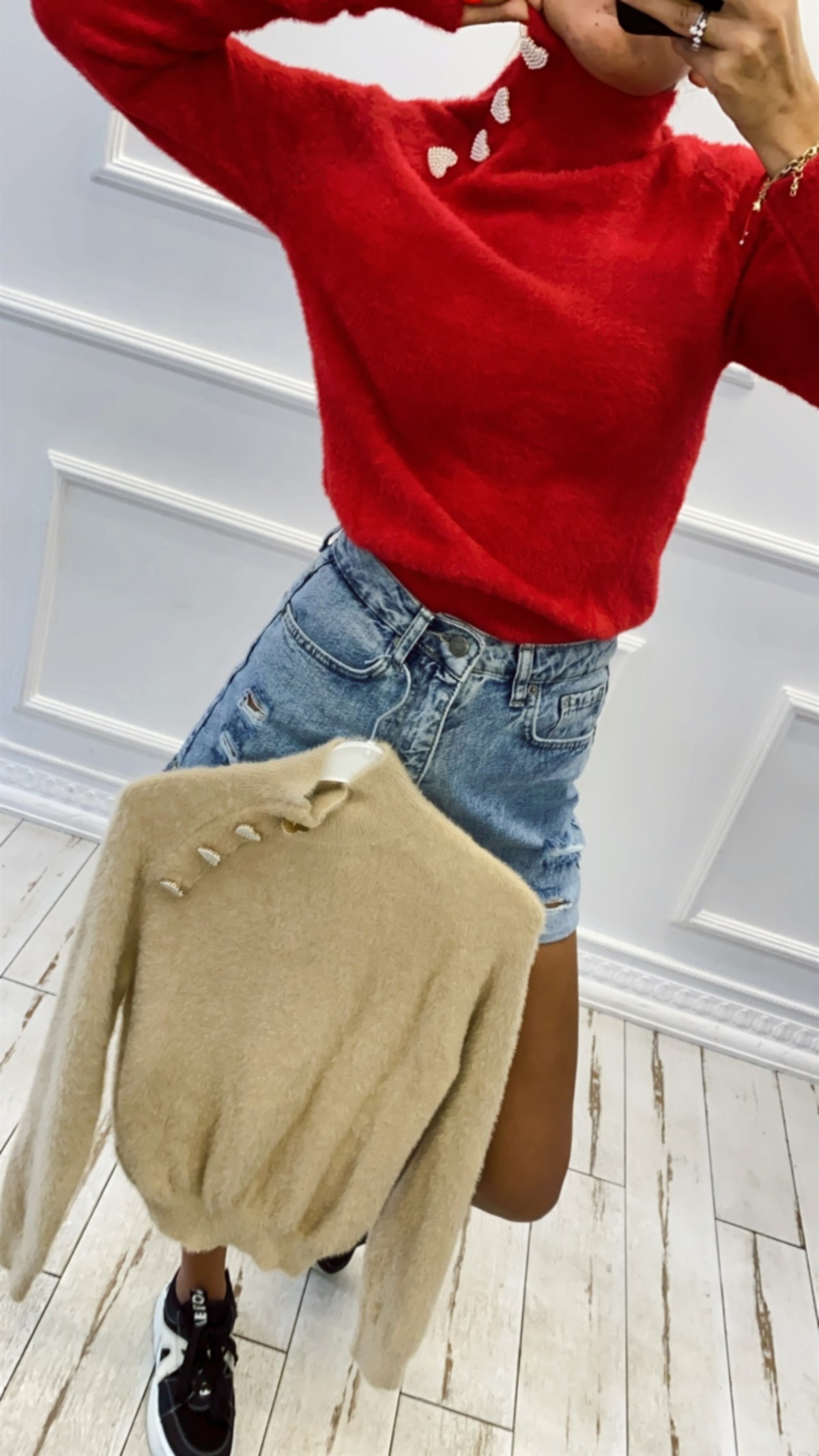 Yakası İncili Kalpli Yumoş Kazak