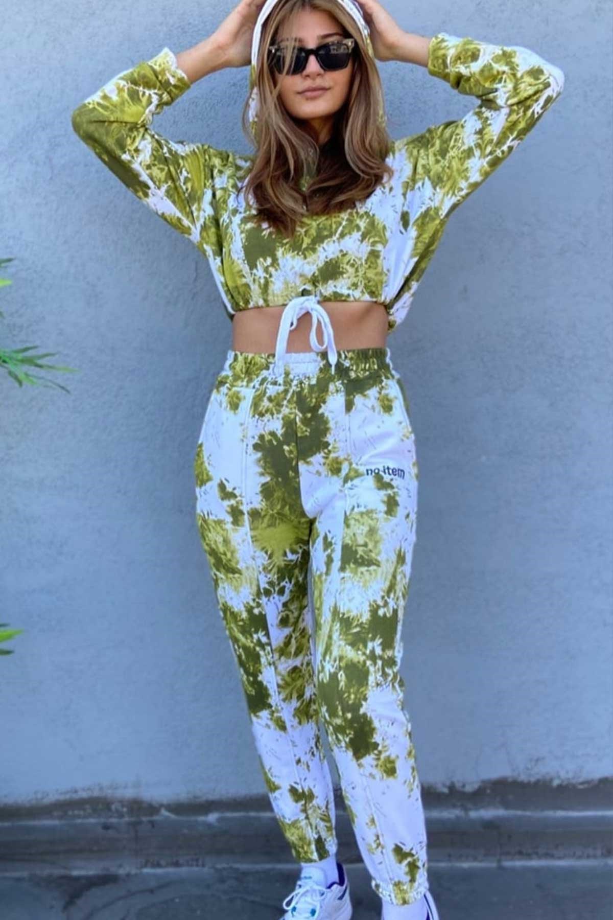 Yeşil Beyaz Batik Takım
