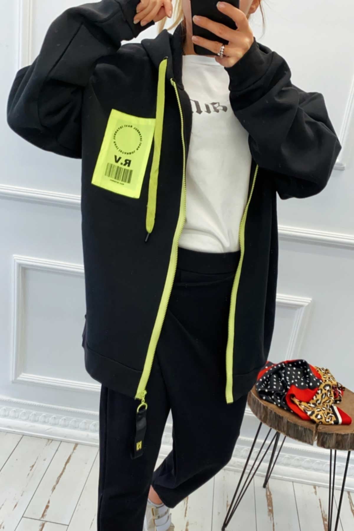 Yeşil Fermuarlı Siyah Sweatshirt