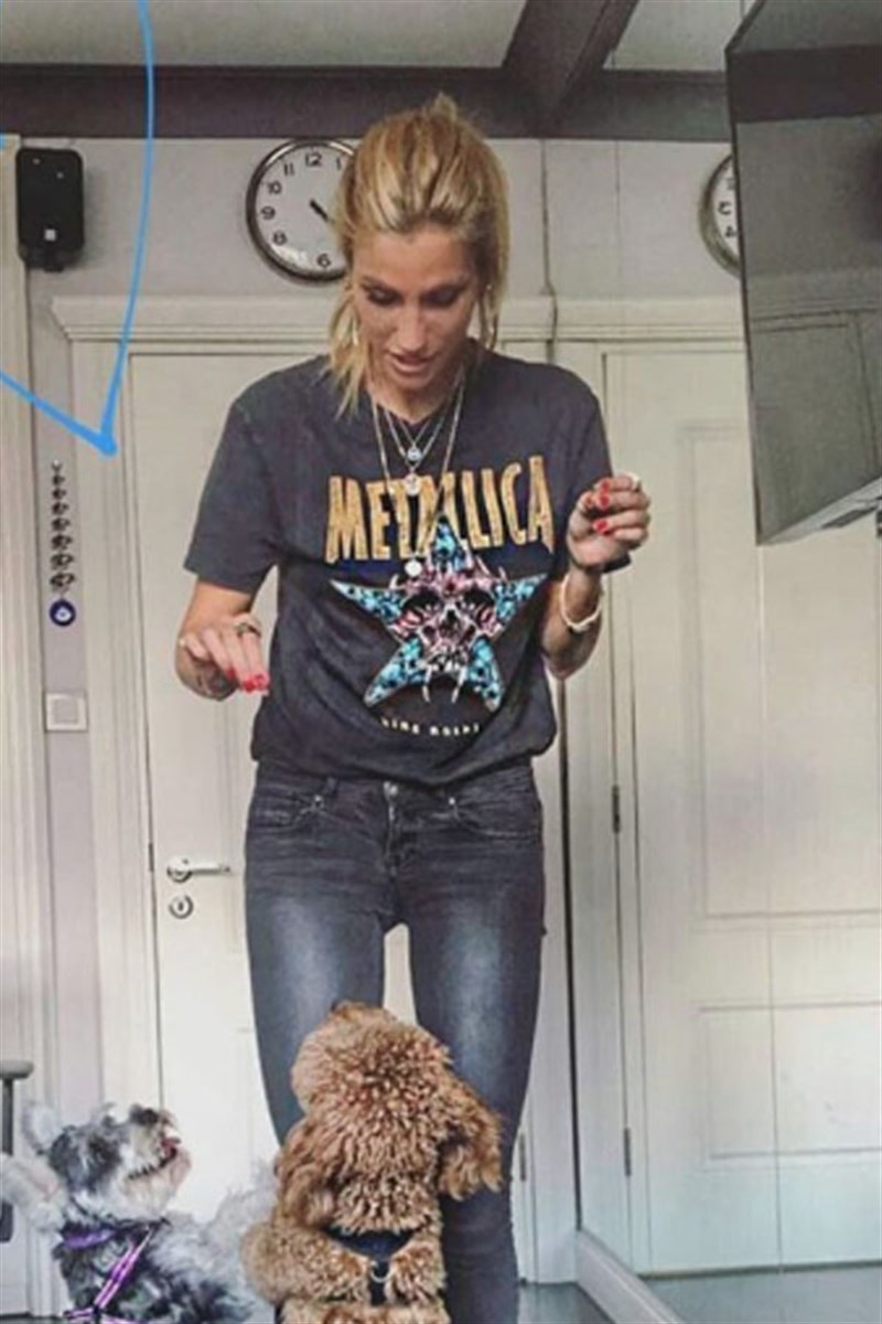 Yıkamalı Yıldızlı Metalica Tshirt