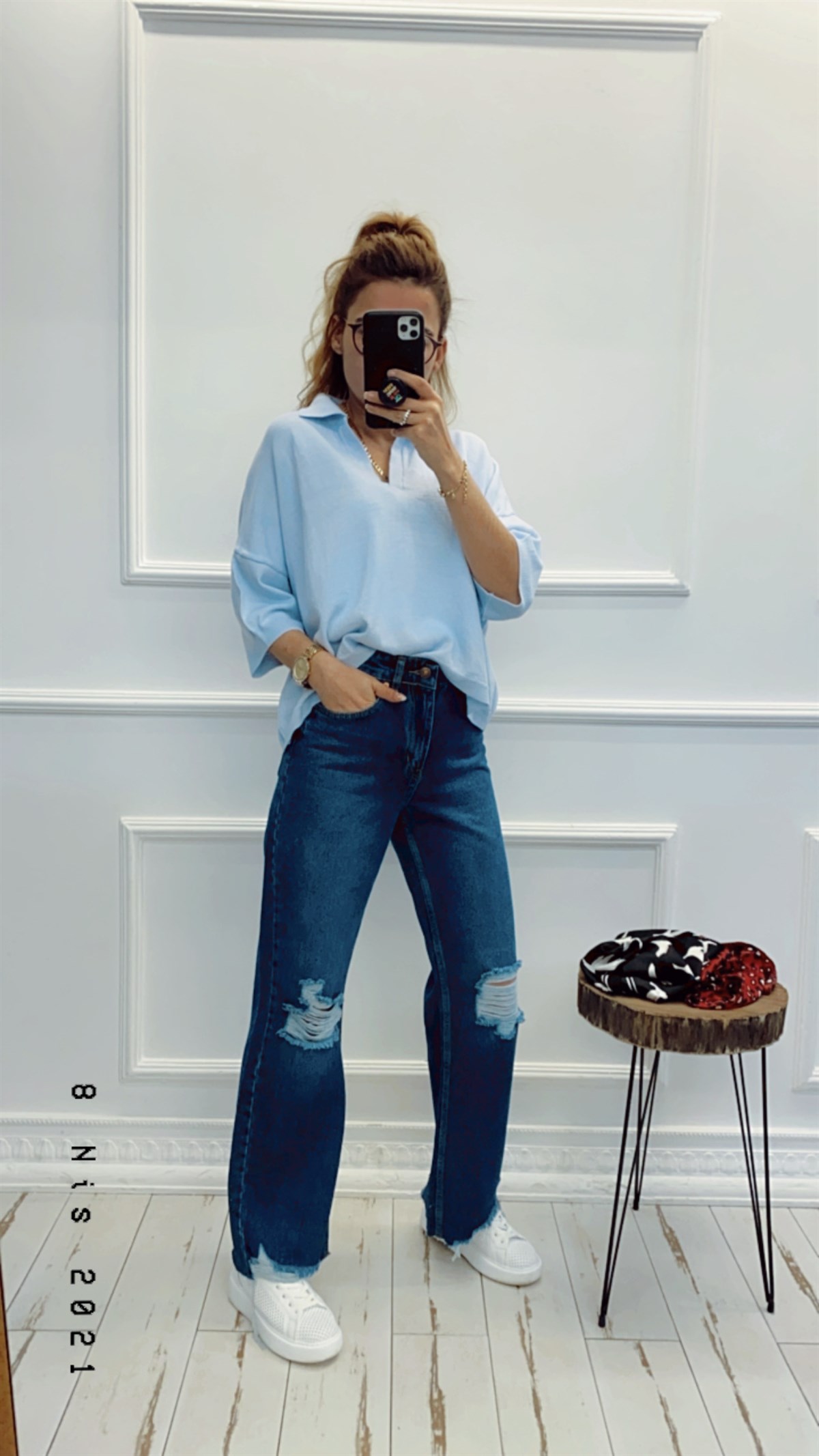 Yırtık Detaylı Koyu Mavi Jean