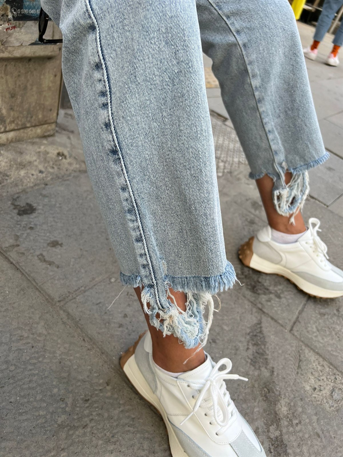 Yırtık Detaylı Mom JeanJEAN