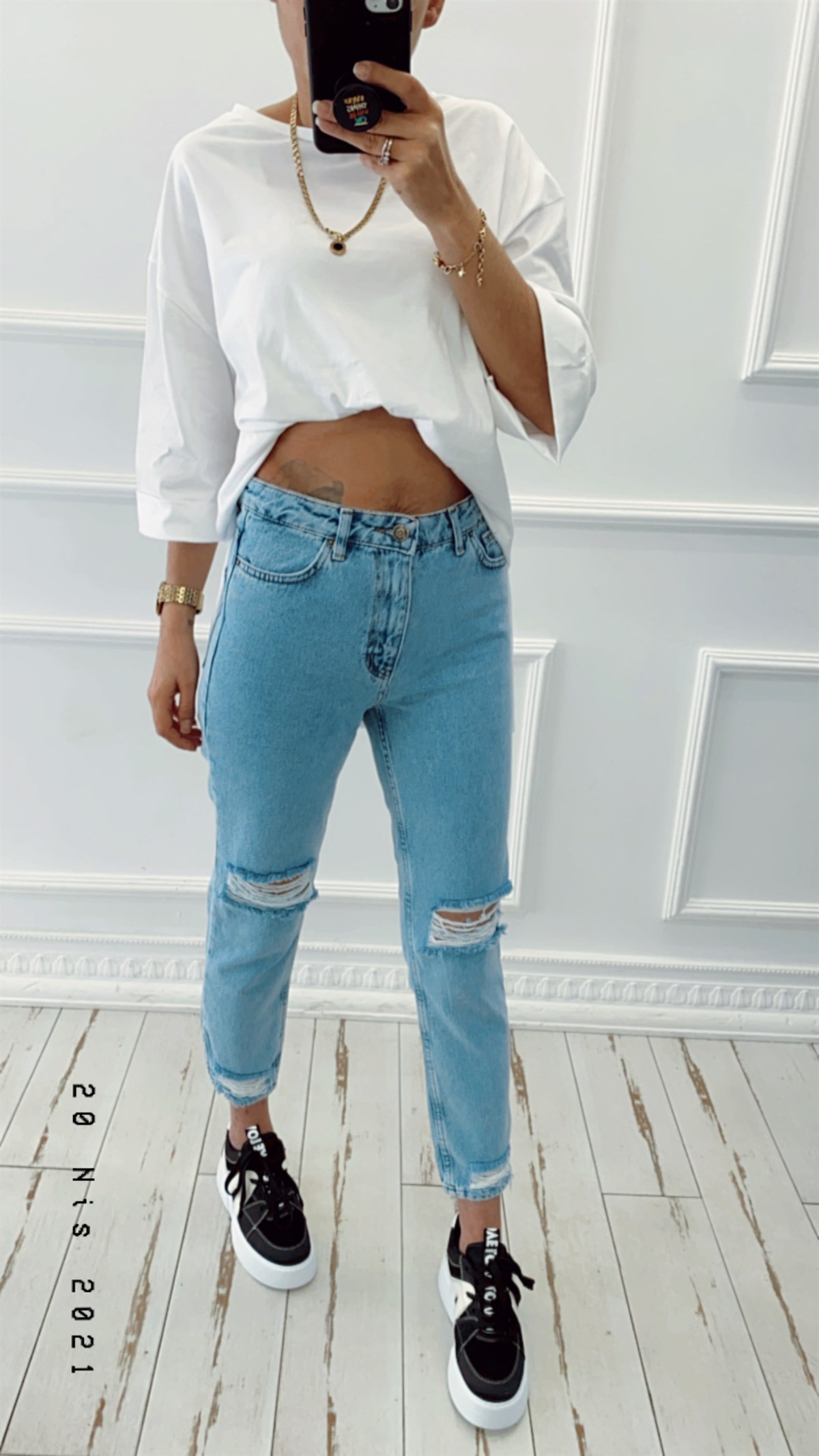 Yırtık Detaylı Mom Kalıp Buz Mavisi Jean