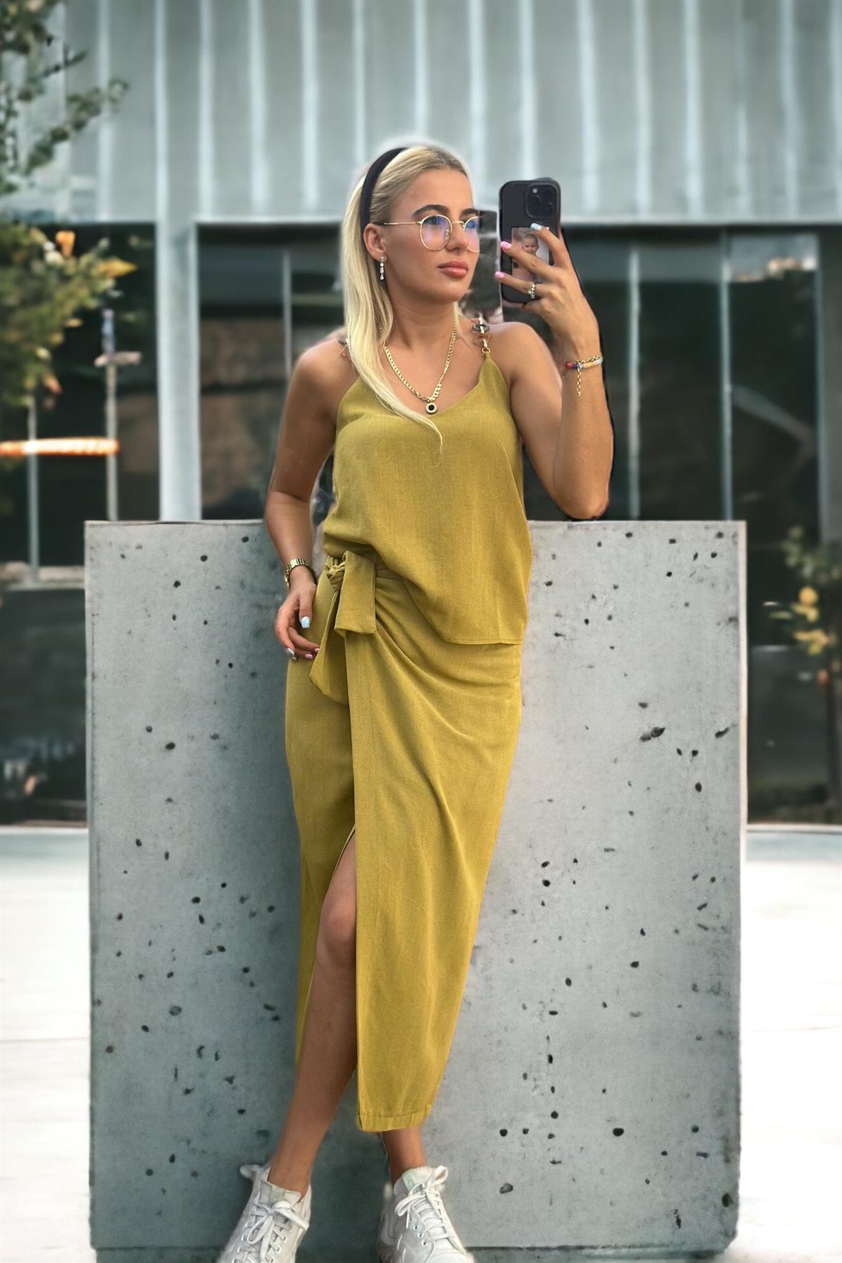 Zincir Askılı Yağ Yeşili Keten BluzBLUZ