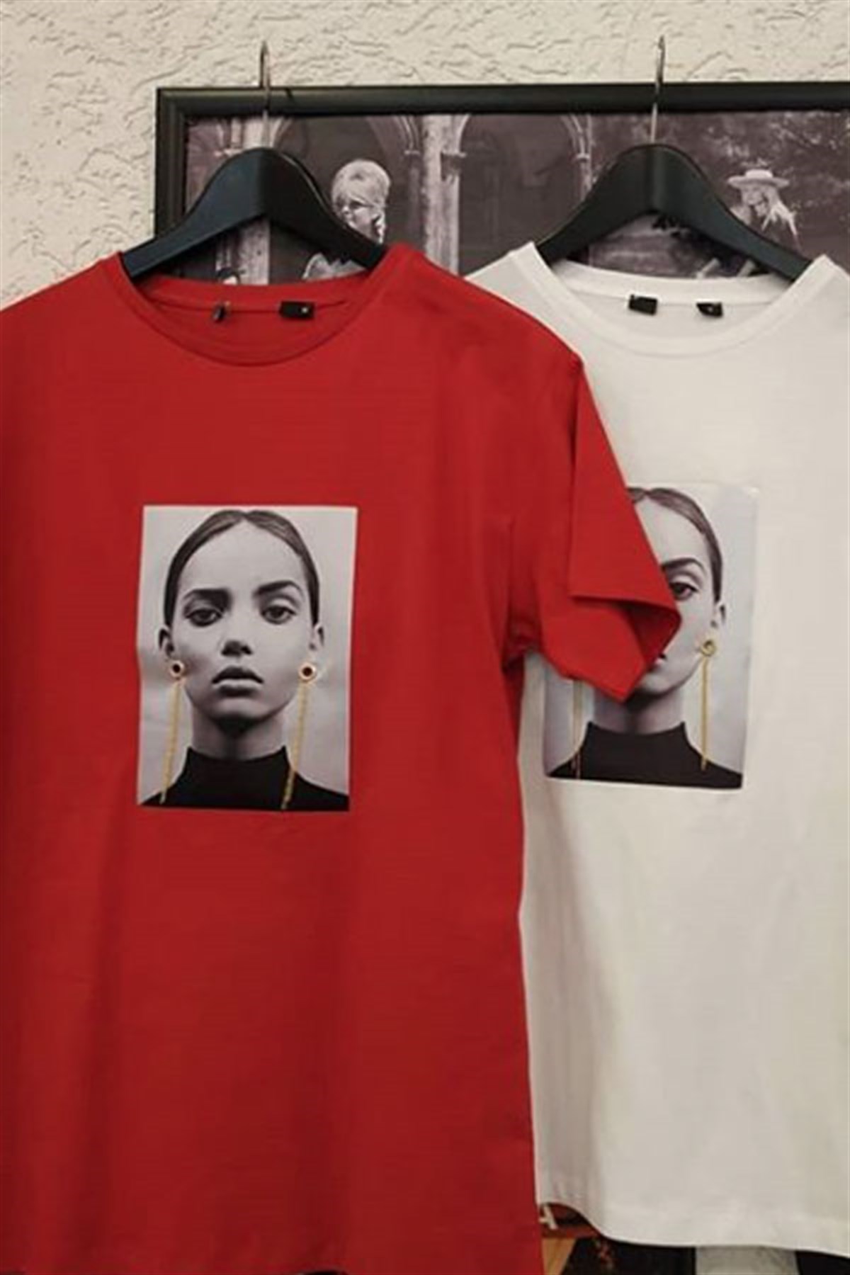 Zincir Küpeli Kız Tshirt