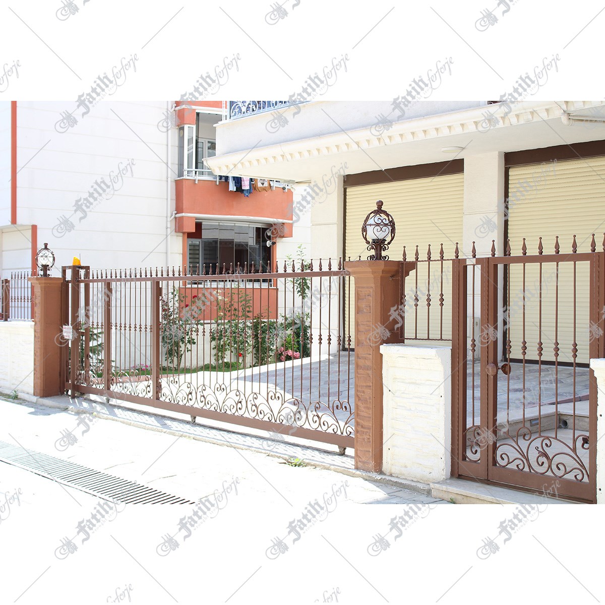 1412 KODLU FERFORJE KAPI