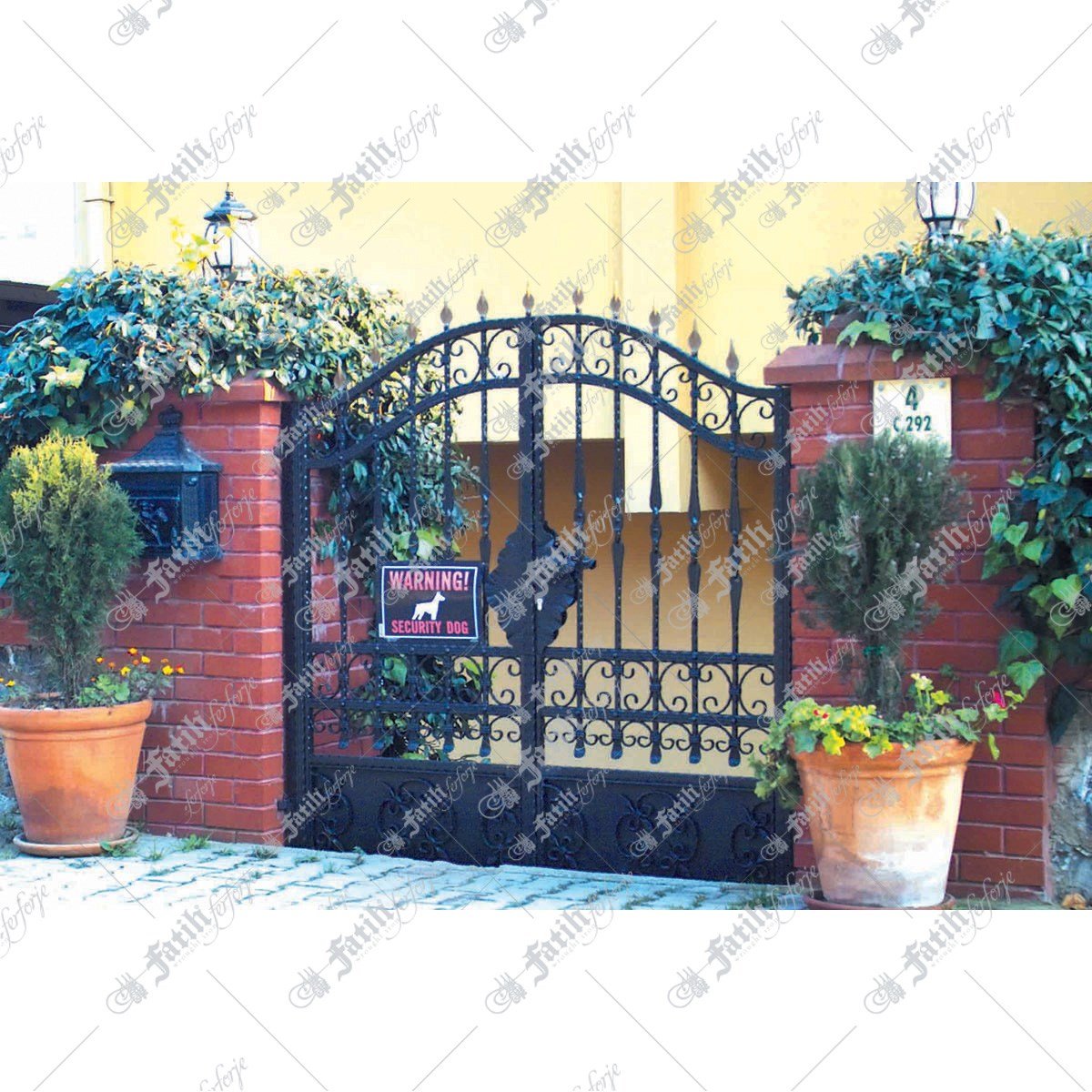 1018 KODLU FERFORJE KAPI