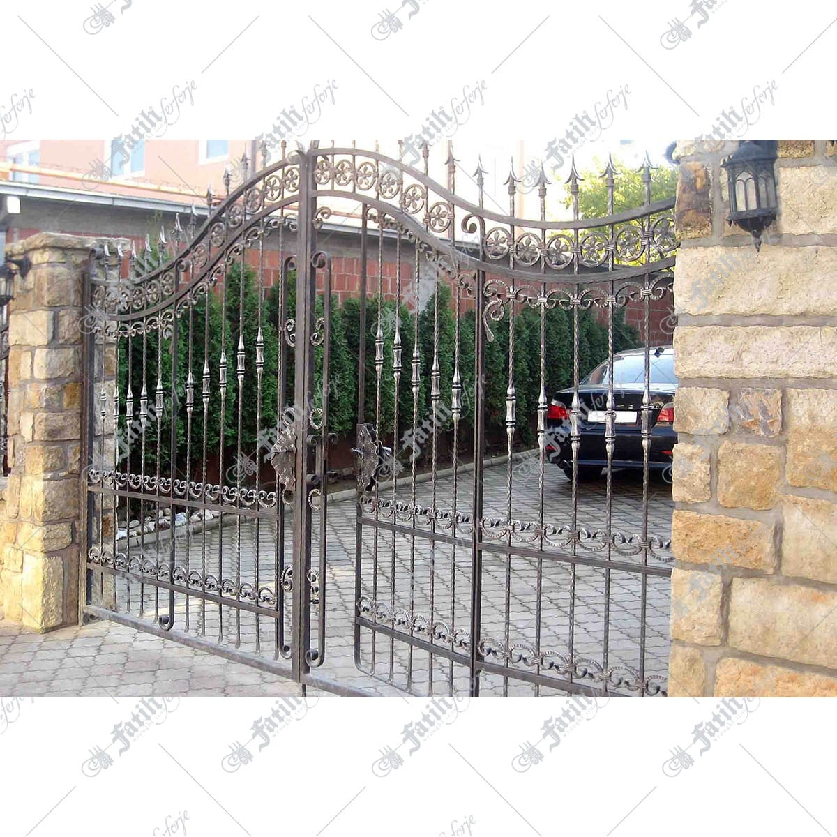 1023 KODLU FERFORJE KAPI