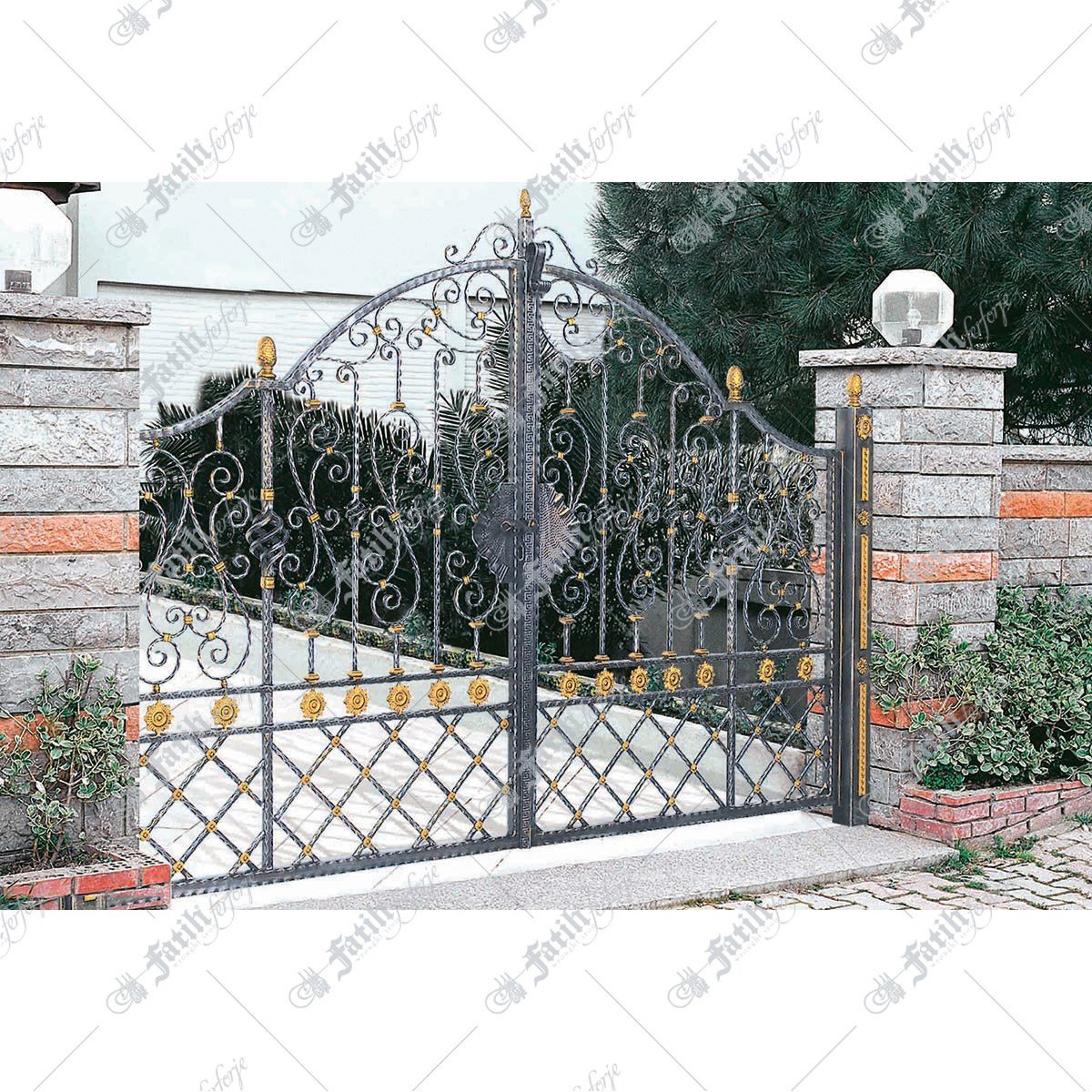 1049 KODLU FERFORJE KAPI