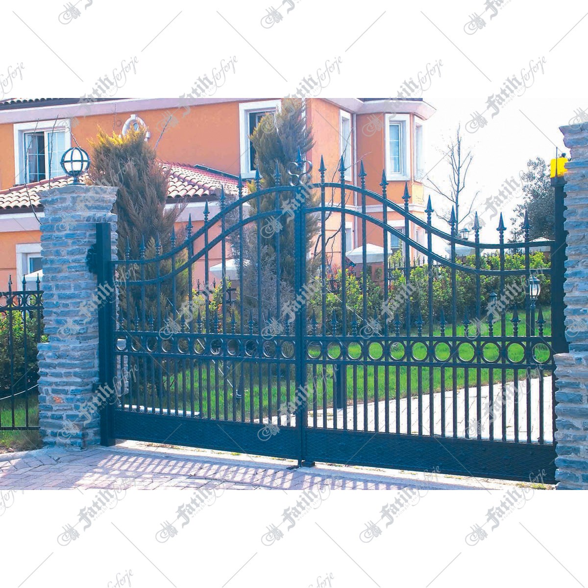 1058 KODLU FERFORJE KAPI