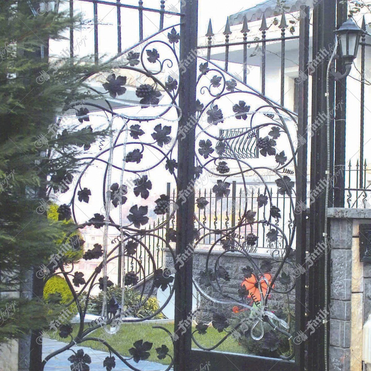 1060 KODLU FERFORJE KAPI