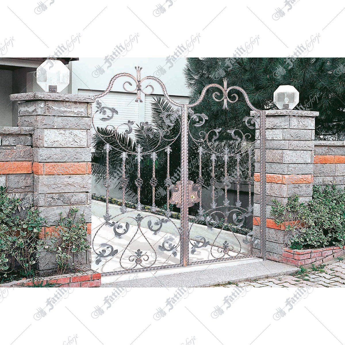 1064 KODLU FERFORJE KAPI