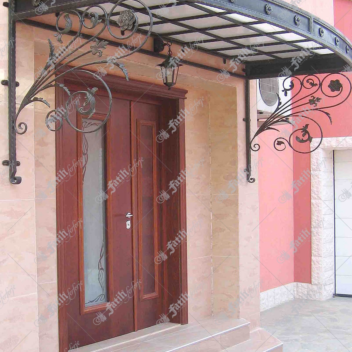 1072 KODLU FERFORJE KAPI