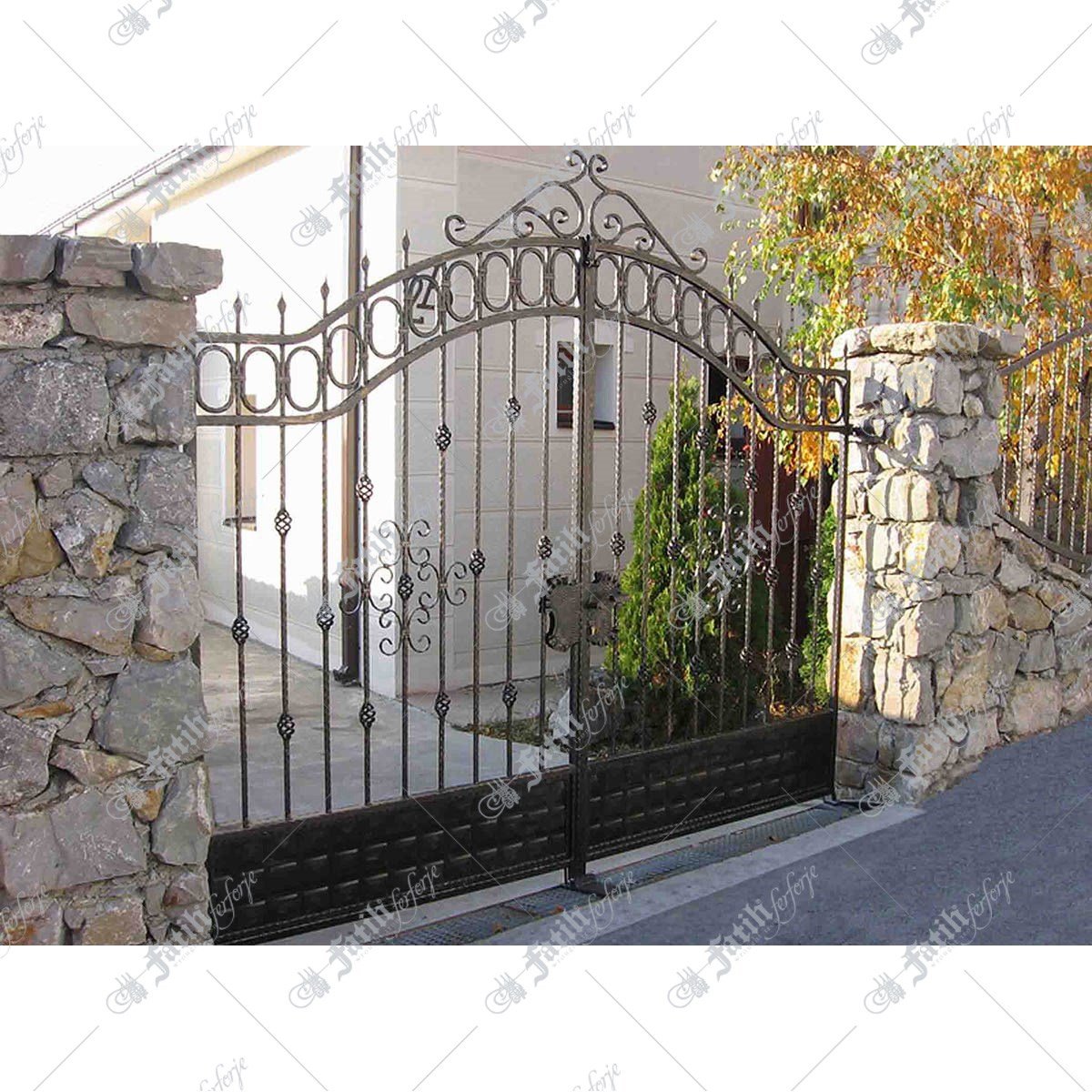 1077 KODLU FERFORJE KAPI